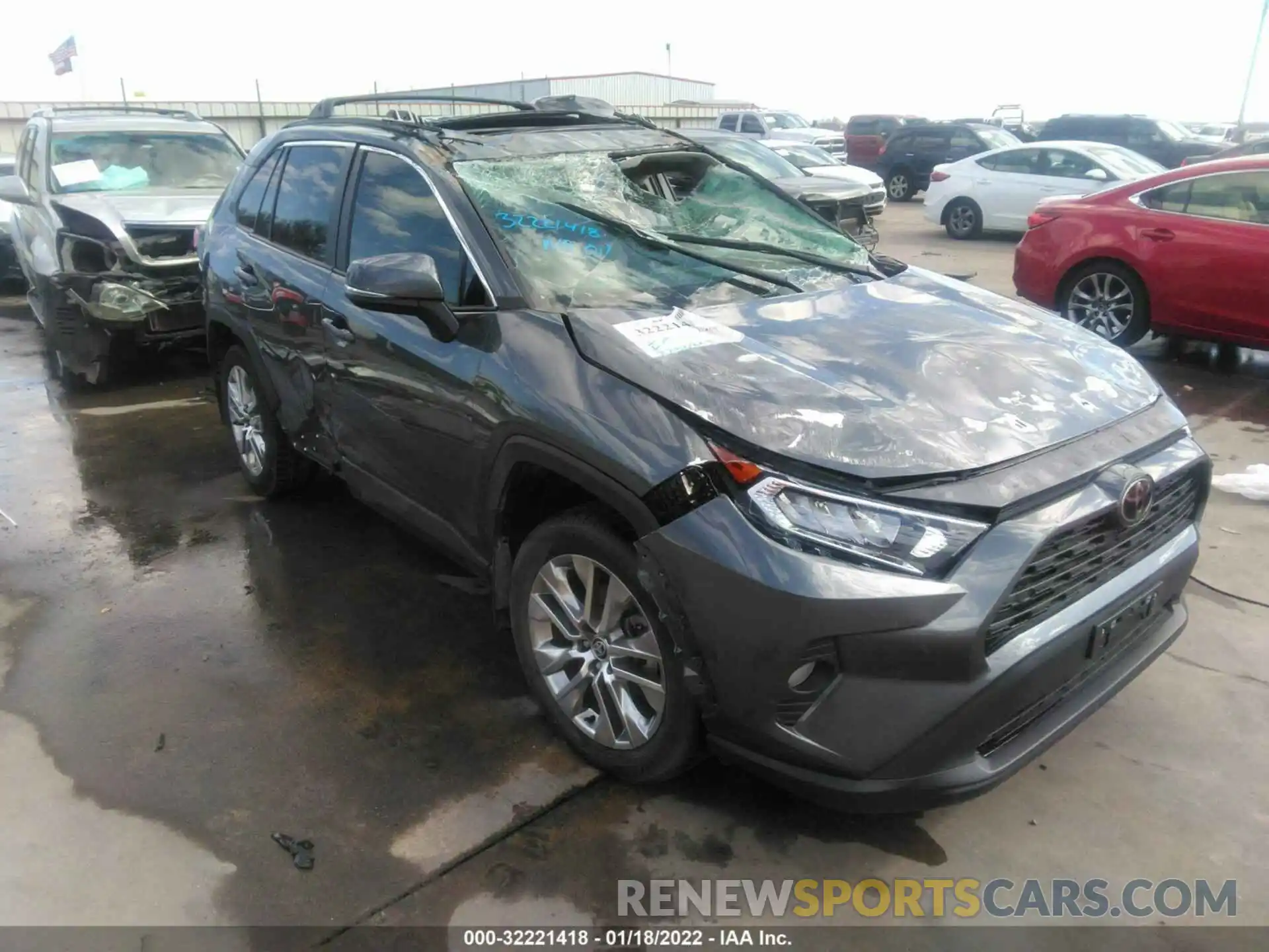 1 Photograph of a damaged car 2T3C1RFV4MC112739 TOYOTA RAV4 2021