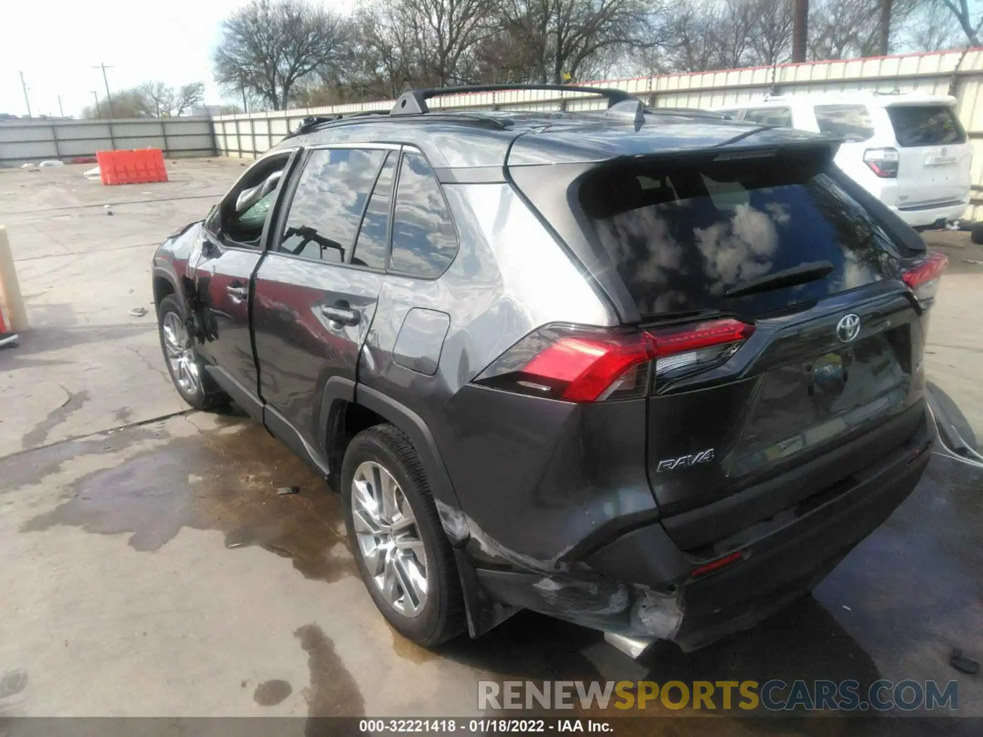 3 Photograph of a damaged car 2T3C1RFV4MC112739 TOYOTA RAV4 2021