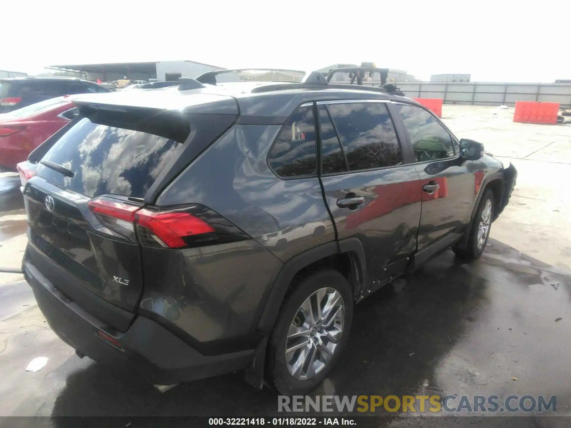 4 Photograph of a damaged car 2T3C1RFV4MC112739 TOYOTA RAV4 2021