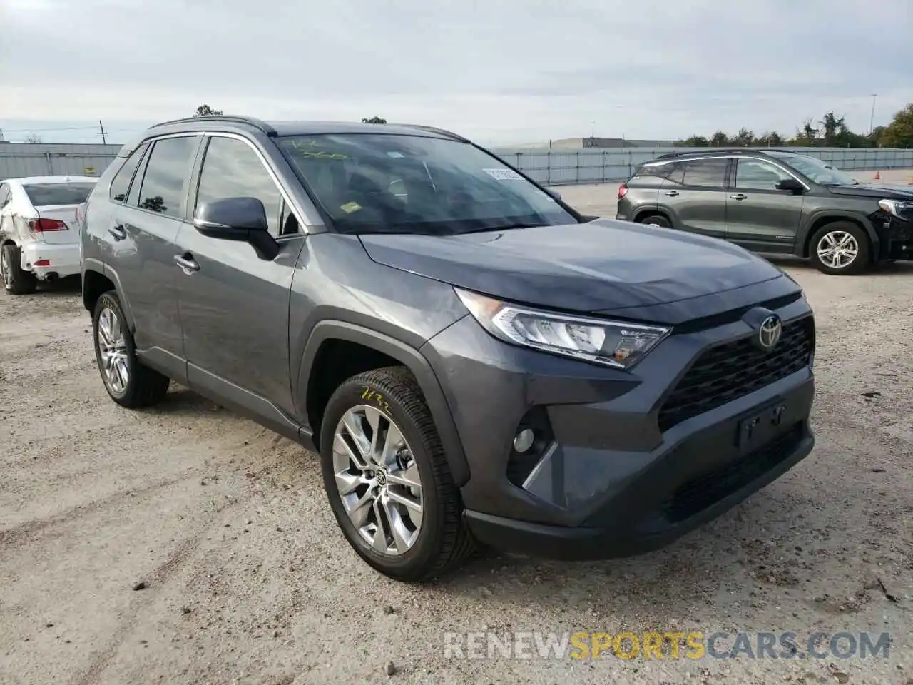 1 Photograph of a damaged car 2T3C1RFV4MC118475 TOYOTA RAV4 2021