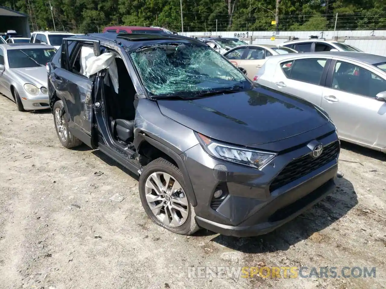 1 Photograph of a damaged car 2T3C1RFV4MC120159 TOYOTA RAV4 2021