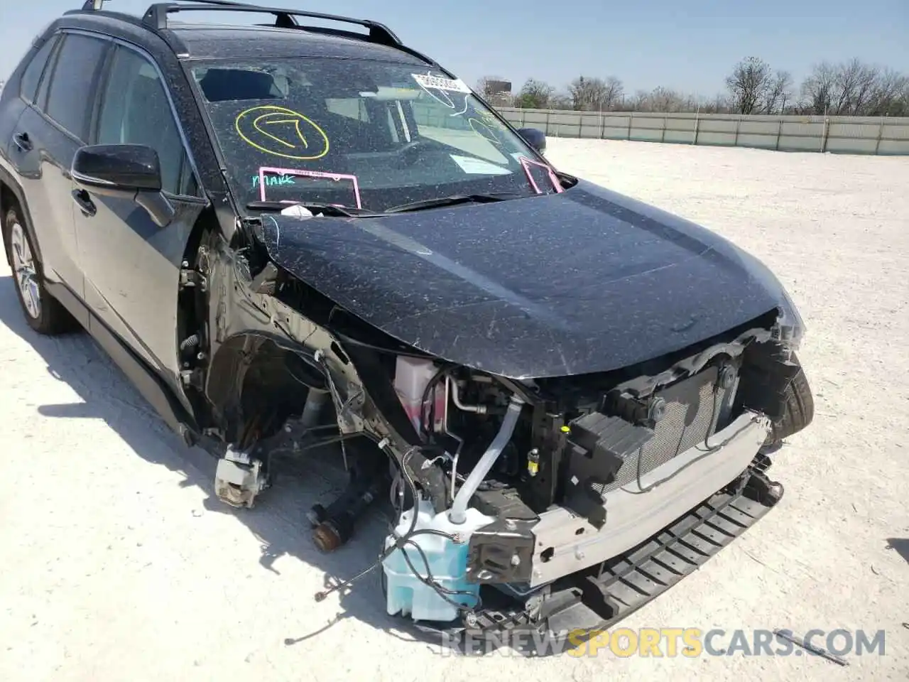 9 Photograph of a damaged car 2T3C1RFV4MC132604 TOYOTA RAV4 2021