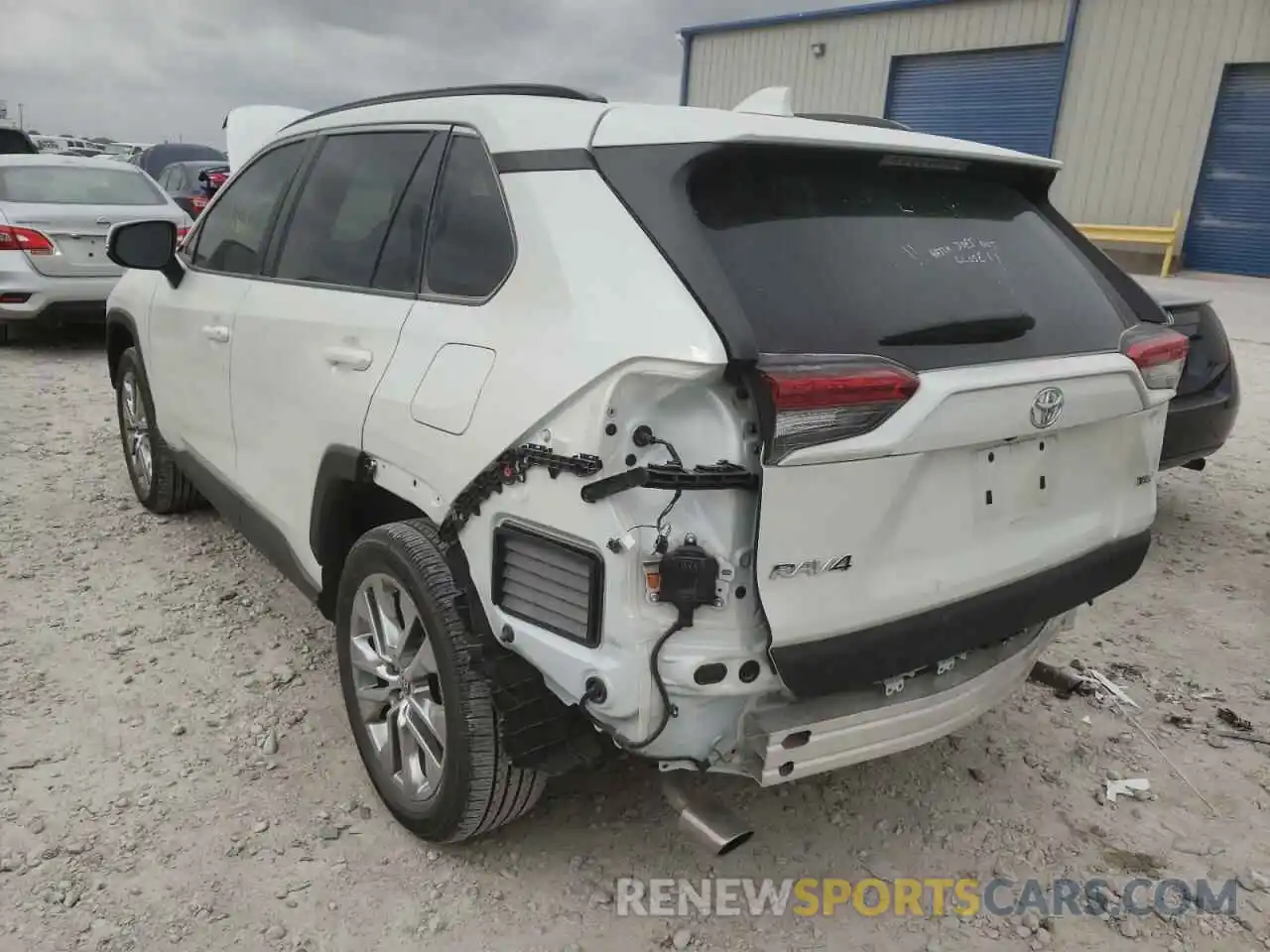 3 Photograph of a damaged car 2T3C1RFV4MW145030 TOYOTA RAV4 2021