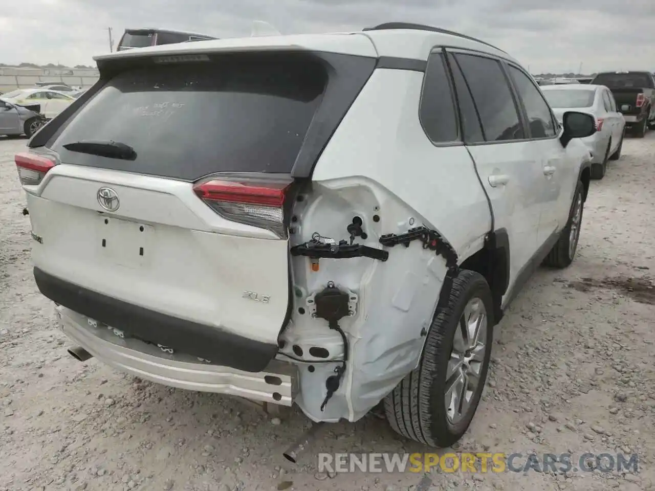 4 Photograph of a damaged car 2T3C1RFV4MW145030 TOYOTA RAV4 2021