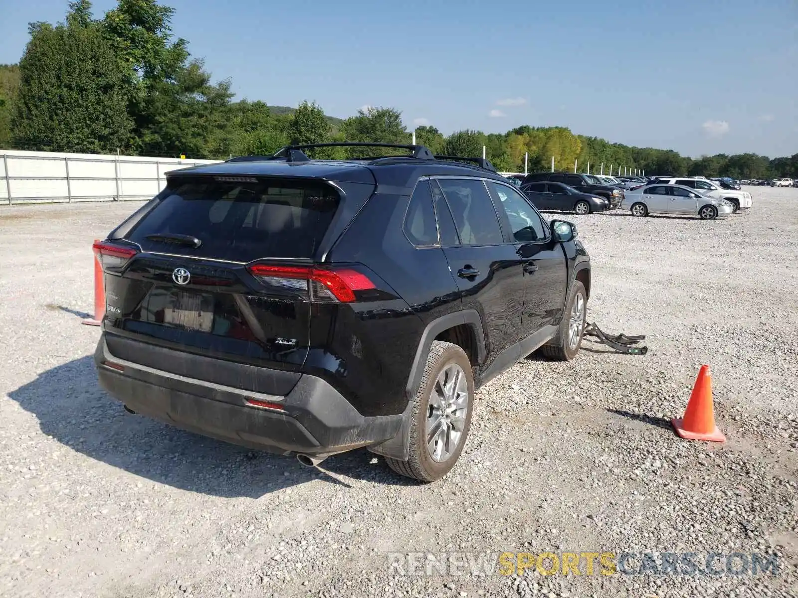 4 Photograph of a damaged car 2T3C1RFV5MC121885 TOYOTA RAV4 2021