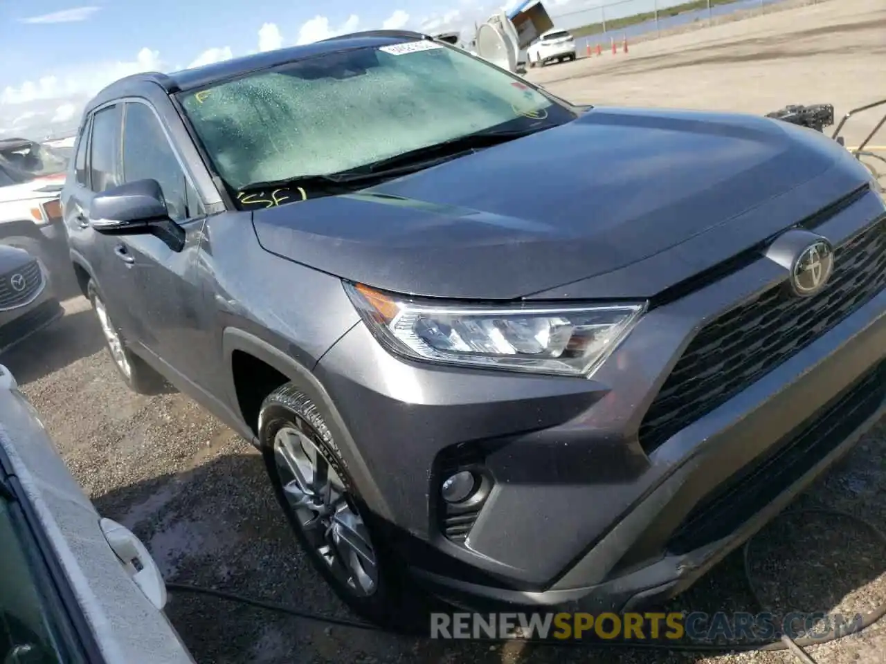 1 Photograph of a damaged car 2T3C1RFV5MC128674 TOYOTA RAV4 2021