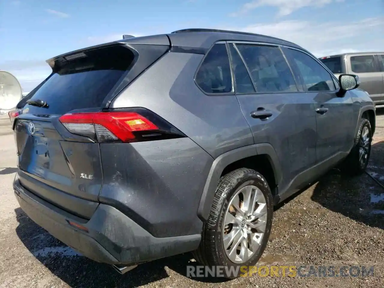 4 Photograph of a damaged car 2T3C1RFV5MC128674 TOYOTA RAV4 2021