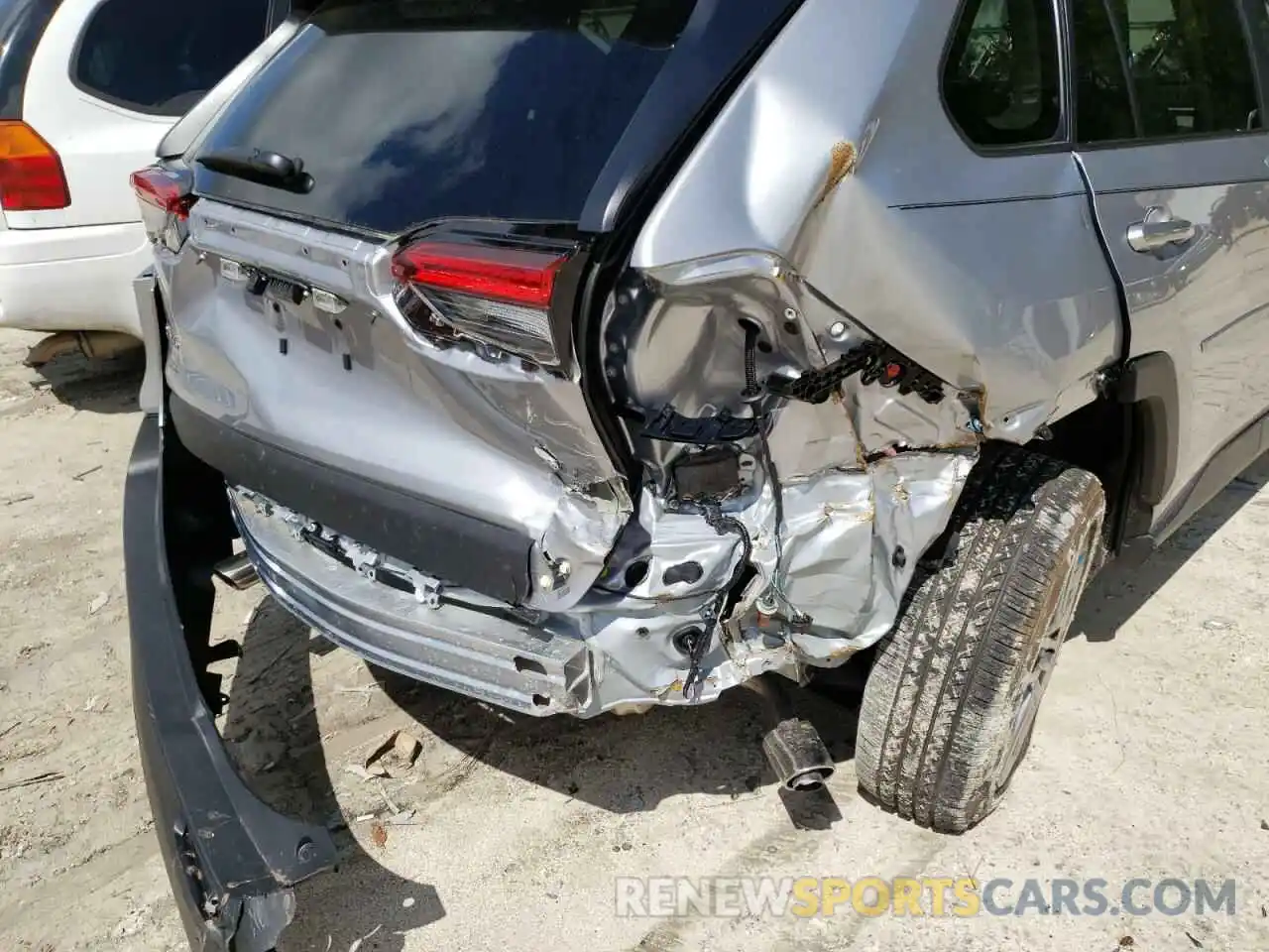 9 Photograph of a damaged car 2T3C1RFV5MC171878 TOYOTA RAV4 2021