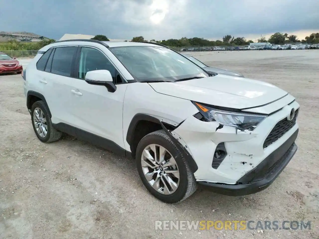 1 Photograph of a damaged car 2T3C1RFV5MW121092 TOYOTA RAV4 2021