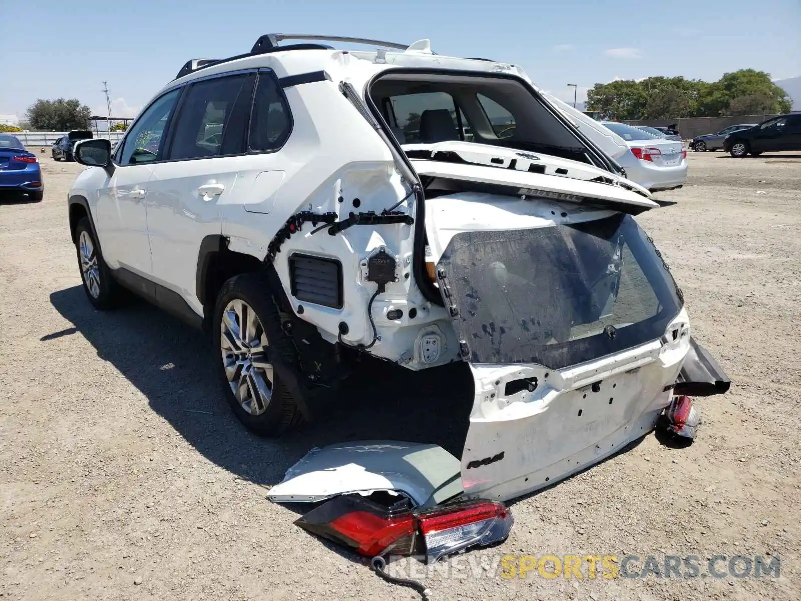 3 Photograph of a damaged car 2T3C1RFV5MW124395 TOYOTA RAV4 2021