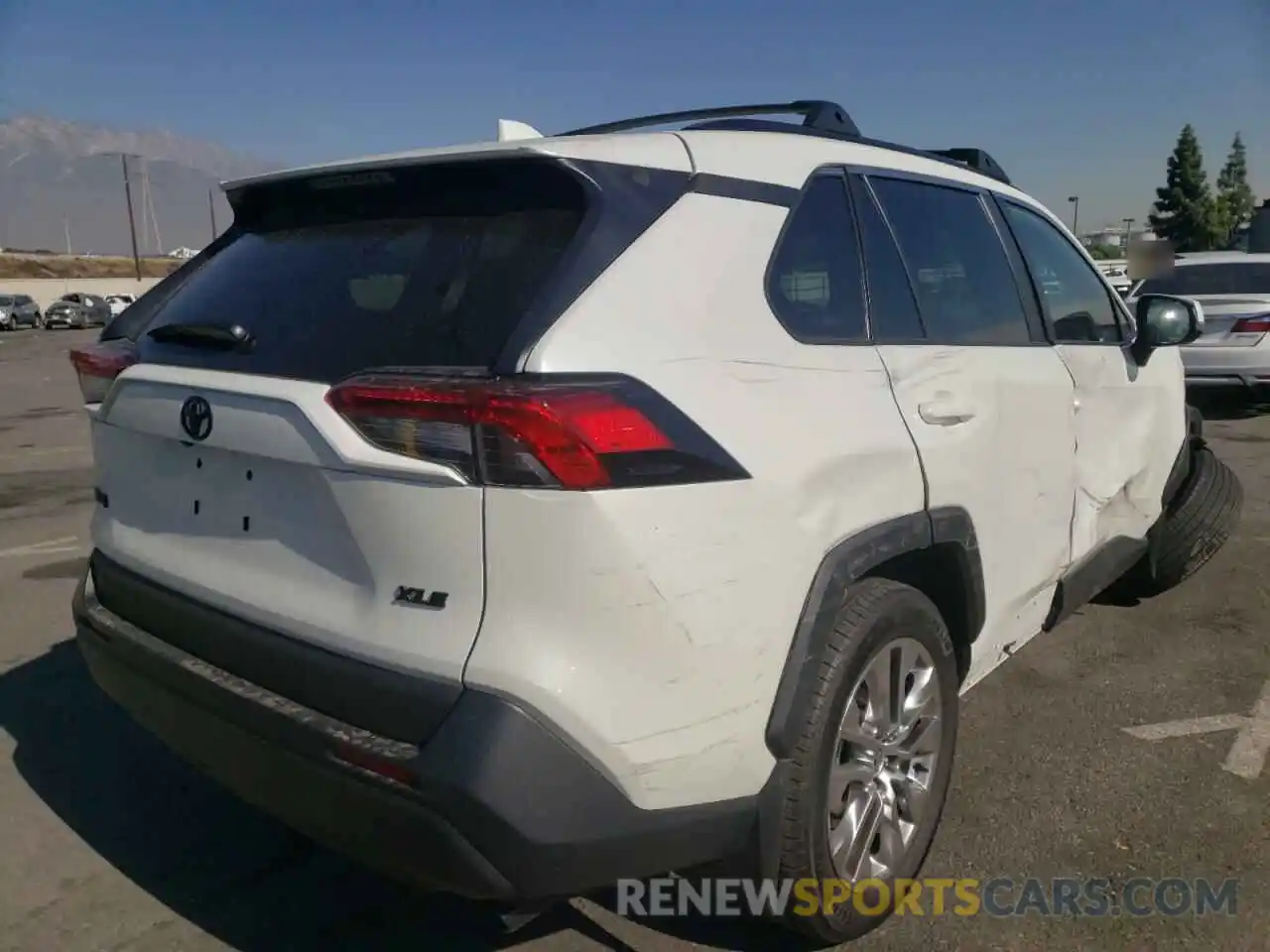 4 Photograph of a damaged car 2T3C1RFV5MW153573 TOYOTA RAV4 2021