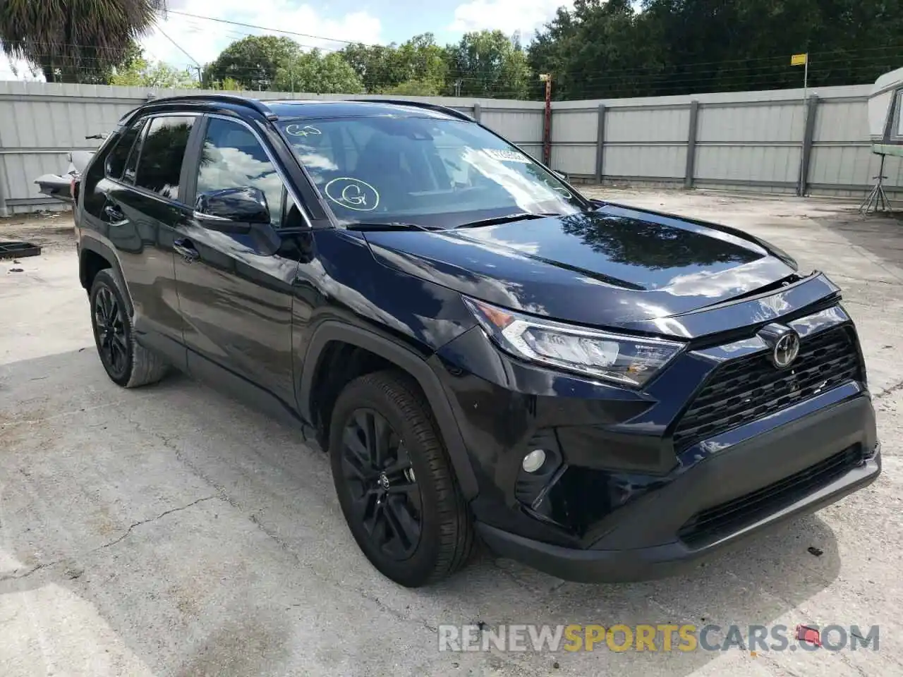 1 Photograph of a damaged car 2T3C1RFV5MW154013 TOYOTA RAV4 2021