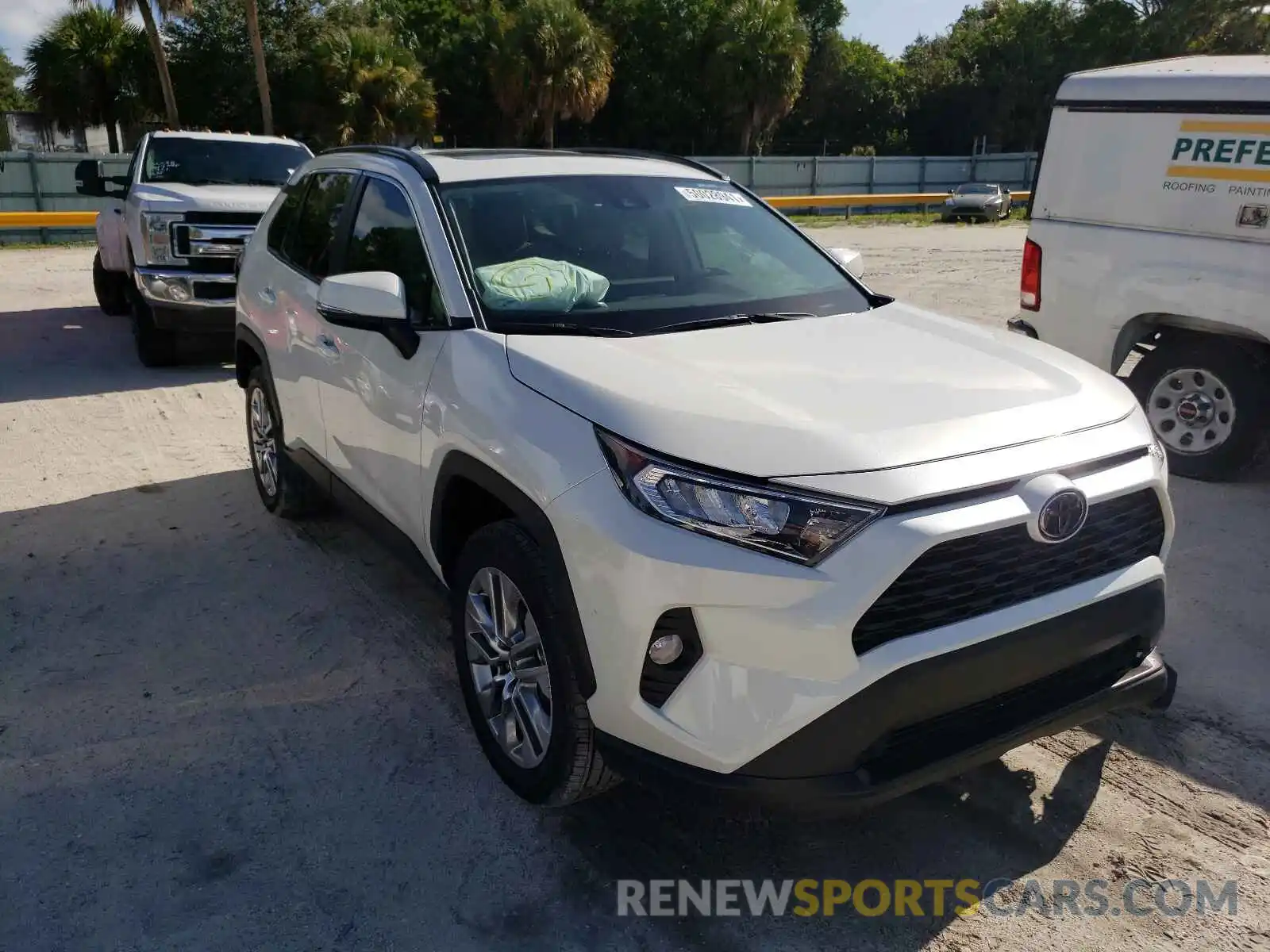 1 Photograph of a damaged car 2T3C1RFV5MW154657 TOYOTA RAV4 2021