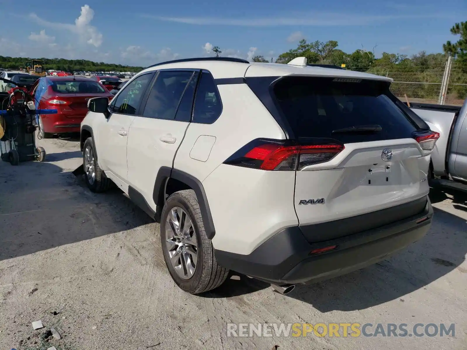 3 Photograph of a damaged car 2T3C1RFV5MW154657 TOYOTA RAV4 2021