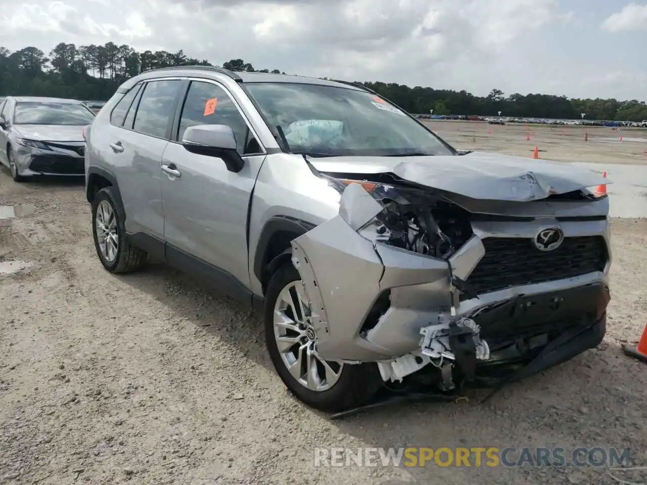 1 Photograph of a damaged car 2T3C1RFV6MC090355 TOYOTA RAV4 2021