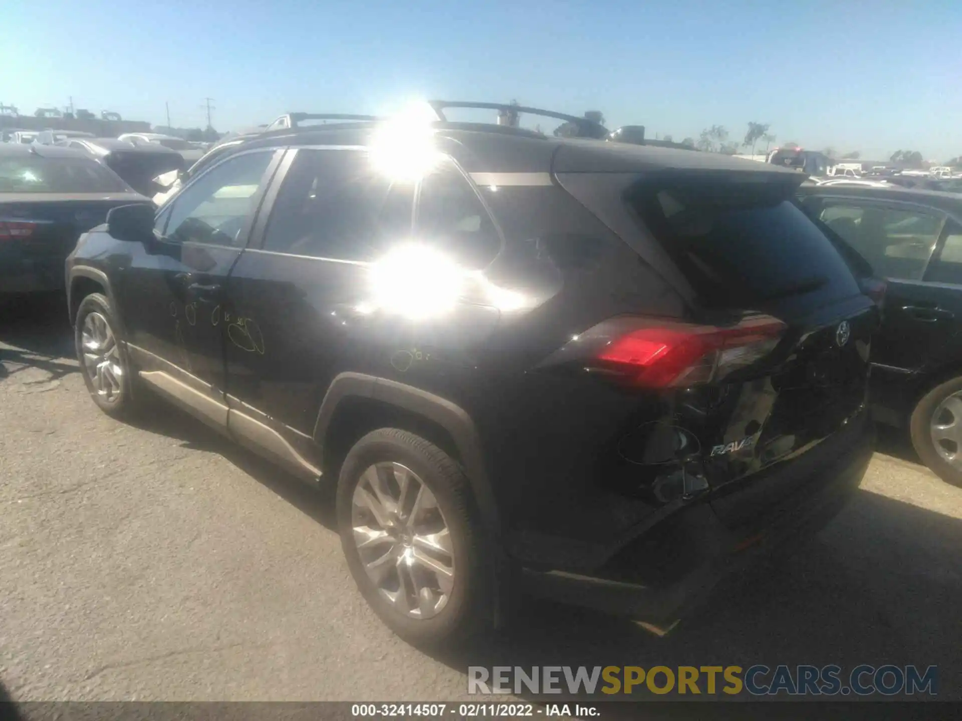 3 Photograph of a damaged car 2T3C1RFV6MC095345 TOYOTA RAV4 2021