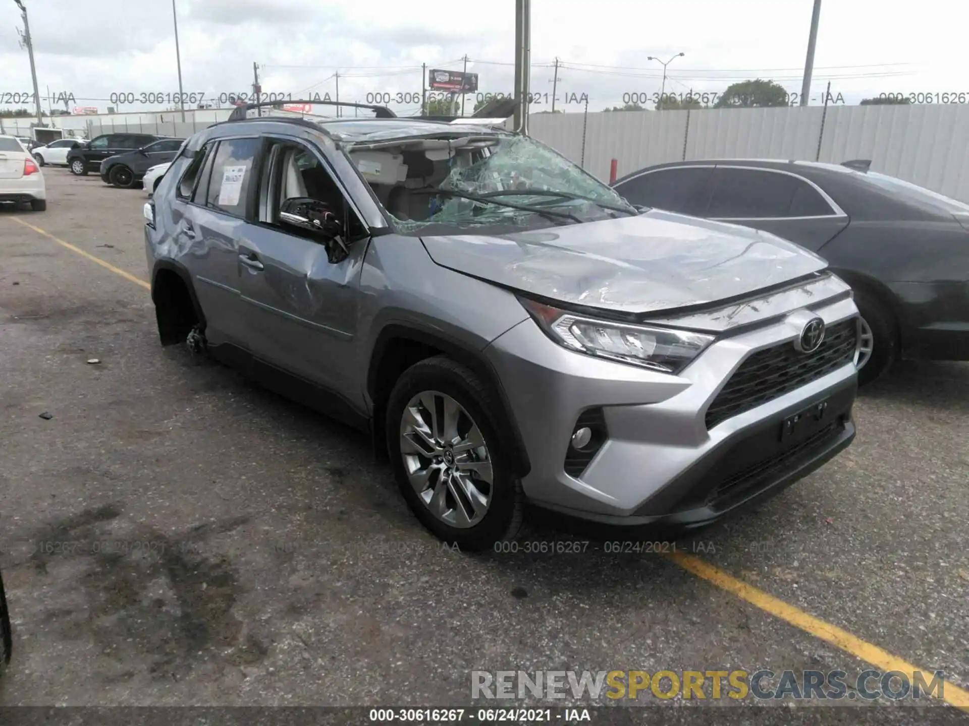 1 Фотография поврежденного автомобиля 2T3C1RFV6MC099041 TOYOTA RAV4 2021