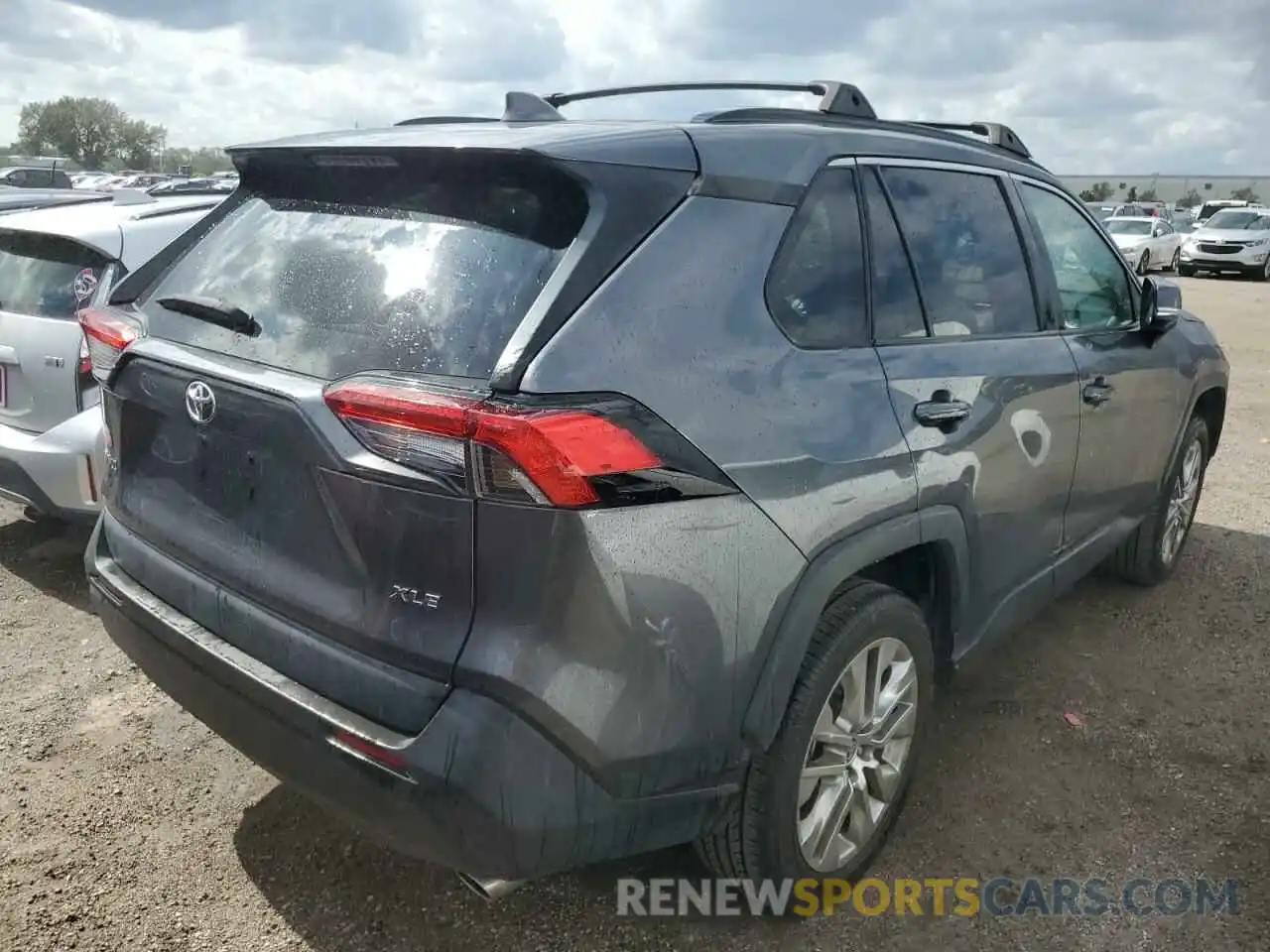 4 Photograph of a damaged car 2T3C1RFV6MC110037 TOYOTA RAV4 2021