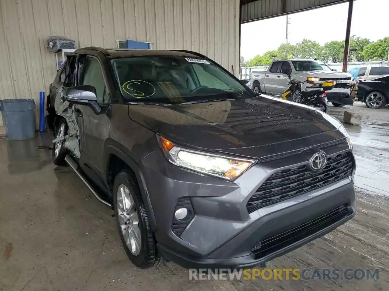 1 Photograph of a damaged car 2T3C1RFV6MC172232 TOYOTA RAV4 2021