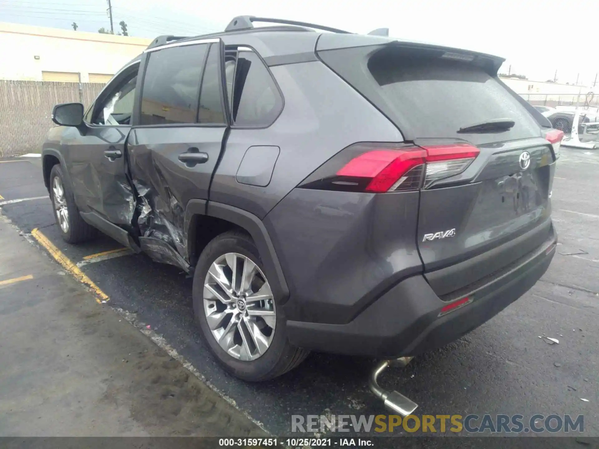 3 Photograph of a damaged car 2T3C1RFV7MC113030 TOYOTA RAV4 2021