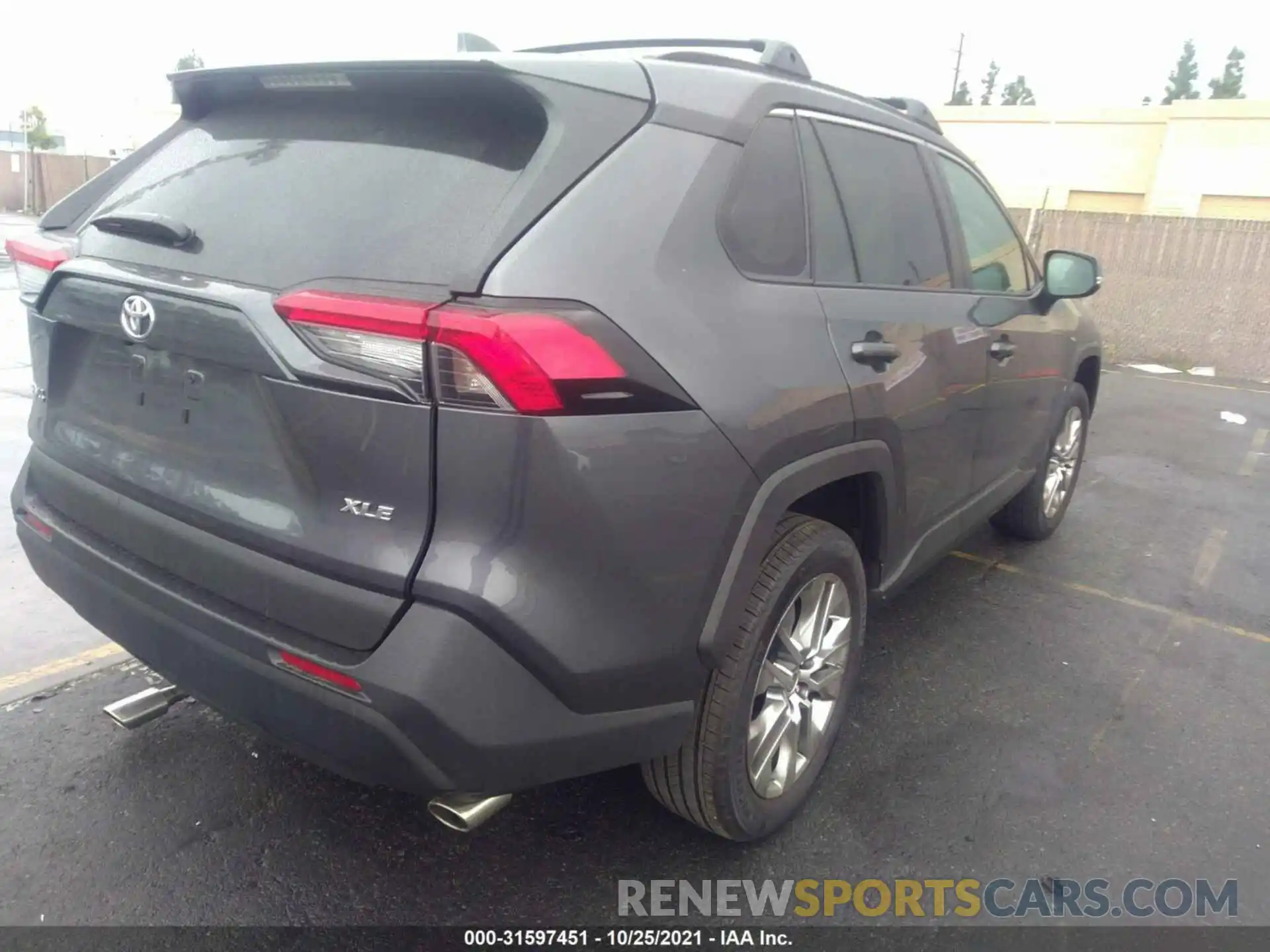 4 Photograph of a damaged car 2T3C1RFV7MC113030 TOYOTA RAV4 2021