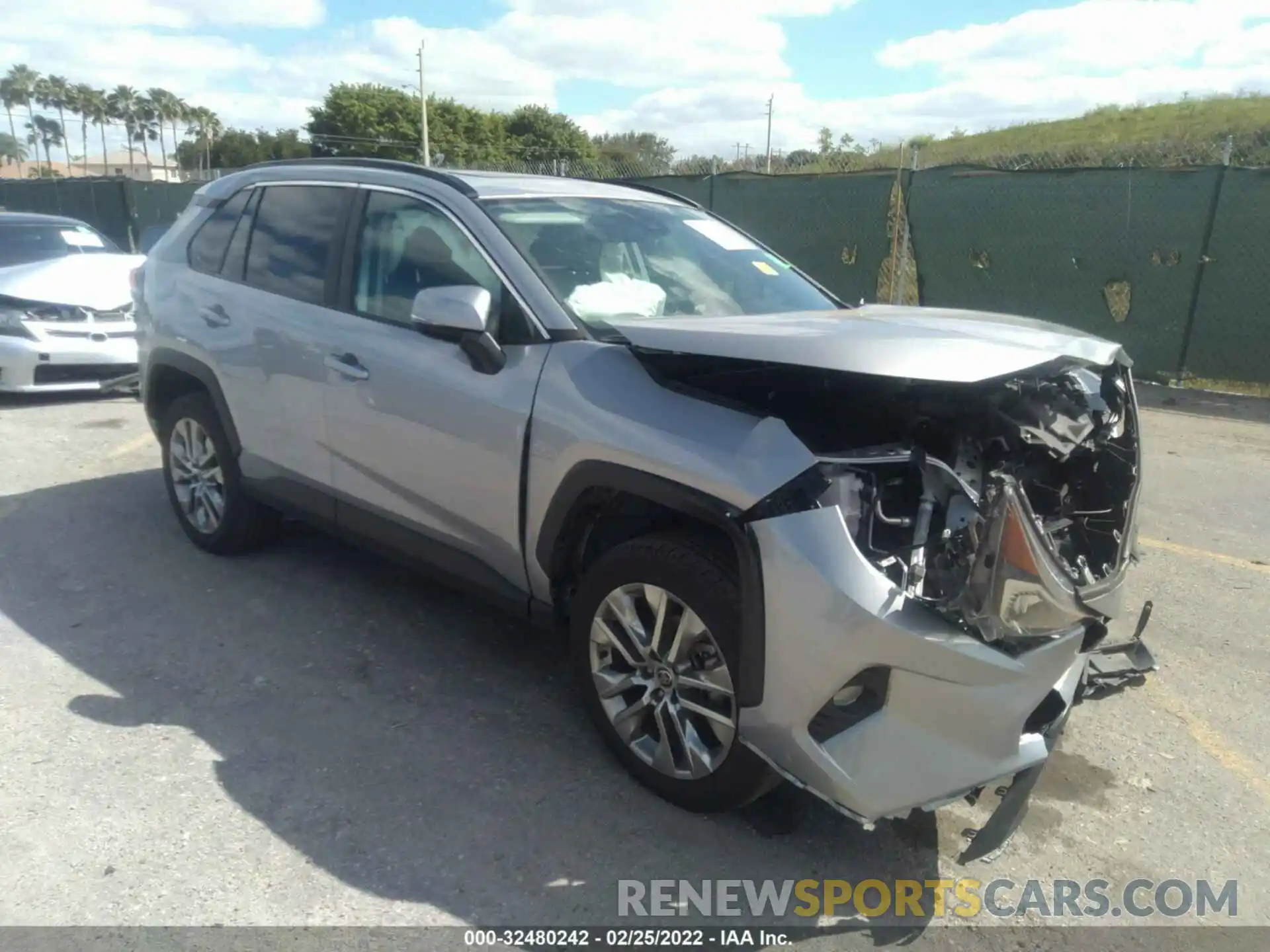 1 Photograph of a damaged car 2T3C1RFV7MC126618 TOYOTA RAV4 2021