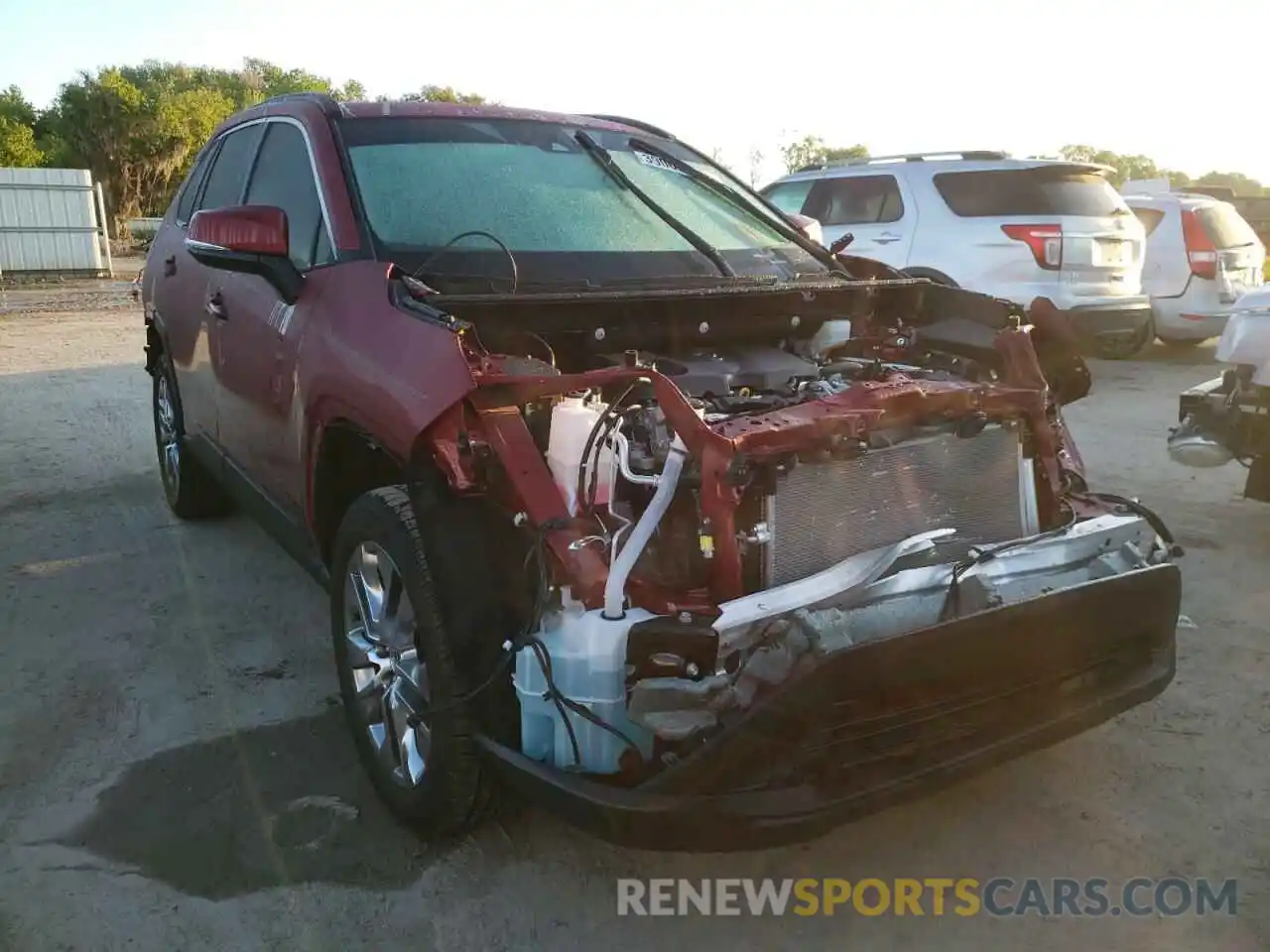 1 Photograph of a damaged car 2T3C1RFV7MW132871 TOYOTA RAV4 2021