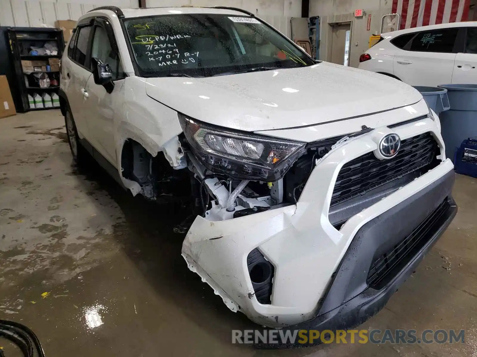 1 Photograph of a damaged car 2T3C1RFV7MW141361 TOYOTA RAV4 2021