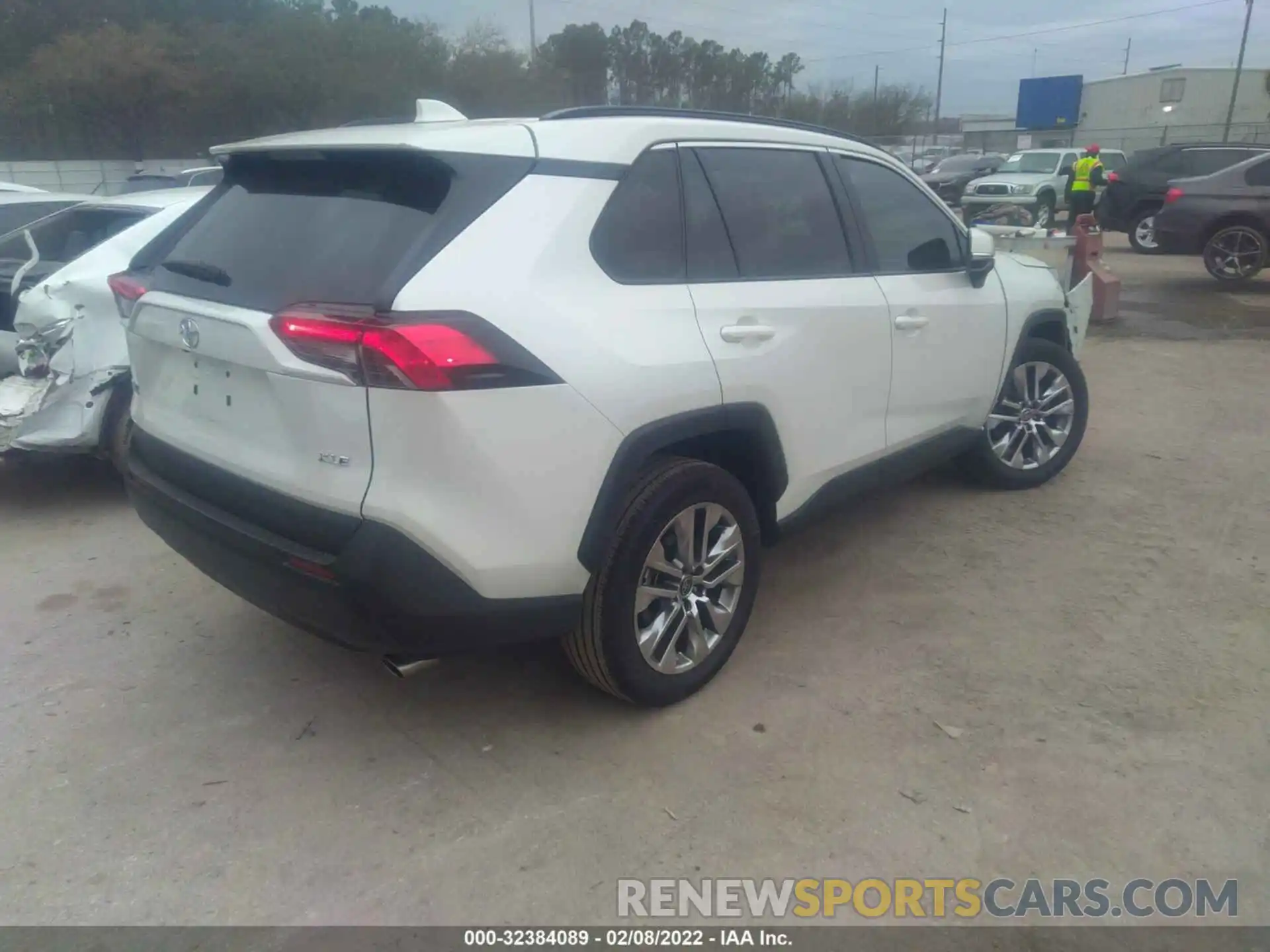 4 Photograph of a damaged car 2T3C1RFV7MW157933 TOYOTA RAV4 2021