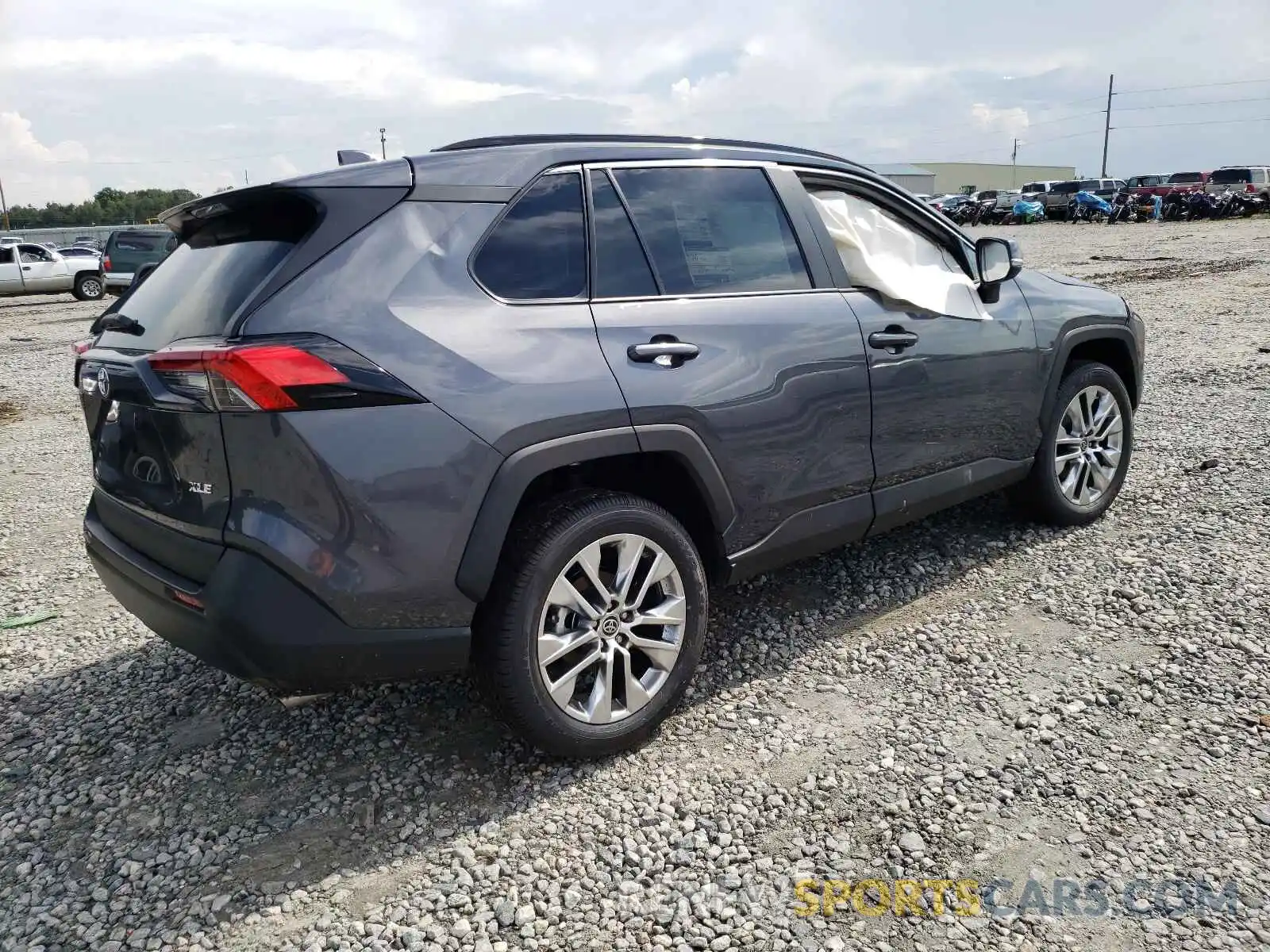 4 Photograph of a damaged car 2T3C1RFV7MW158323 TOYOTA RAV4 2021