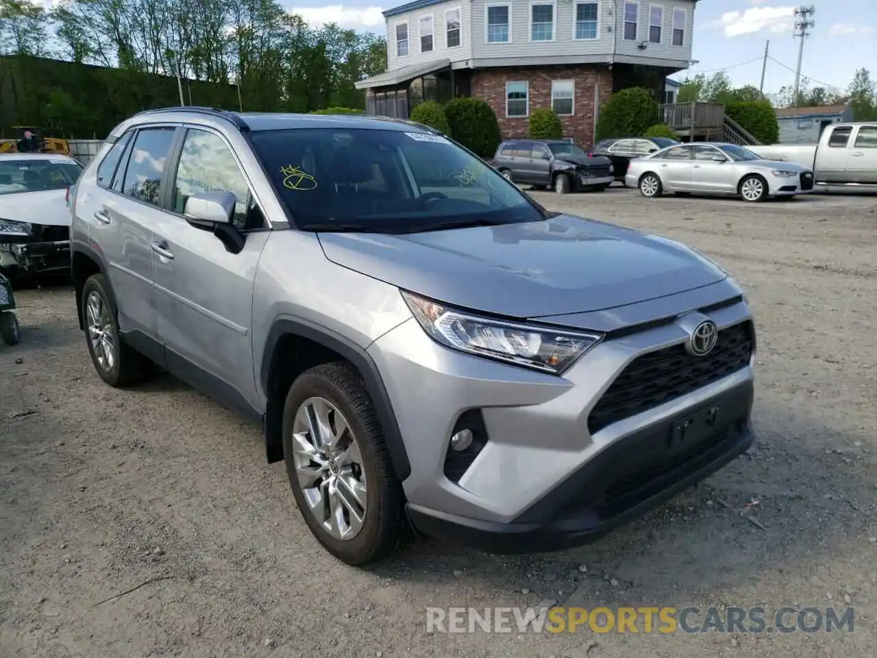 1 Photograph of a damaged car 2T3C1RFV8MC110704 TOYOTA RAV4 2021