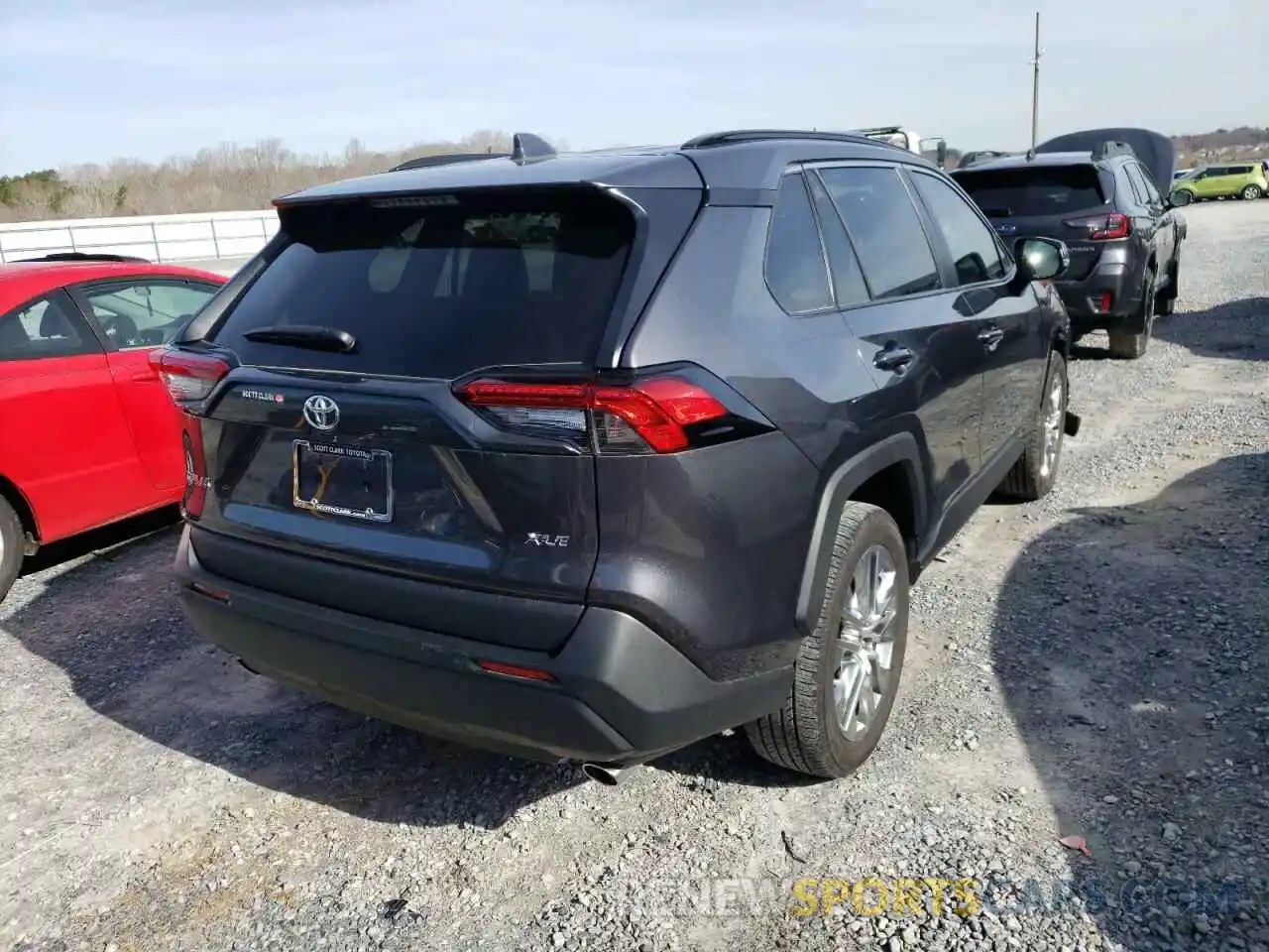 4 Photograph of a damaged car 2T3C1RFV8MC129348 TOYOTA RAV4 2021