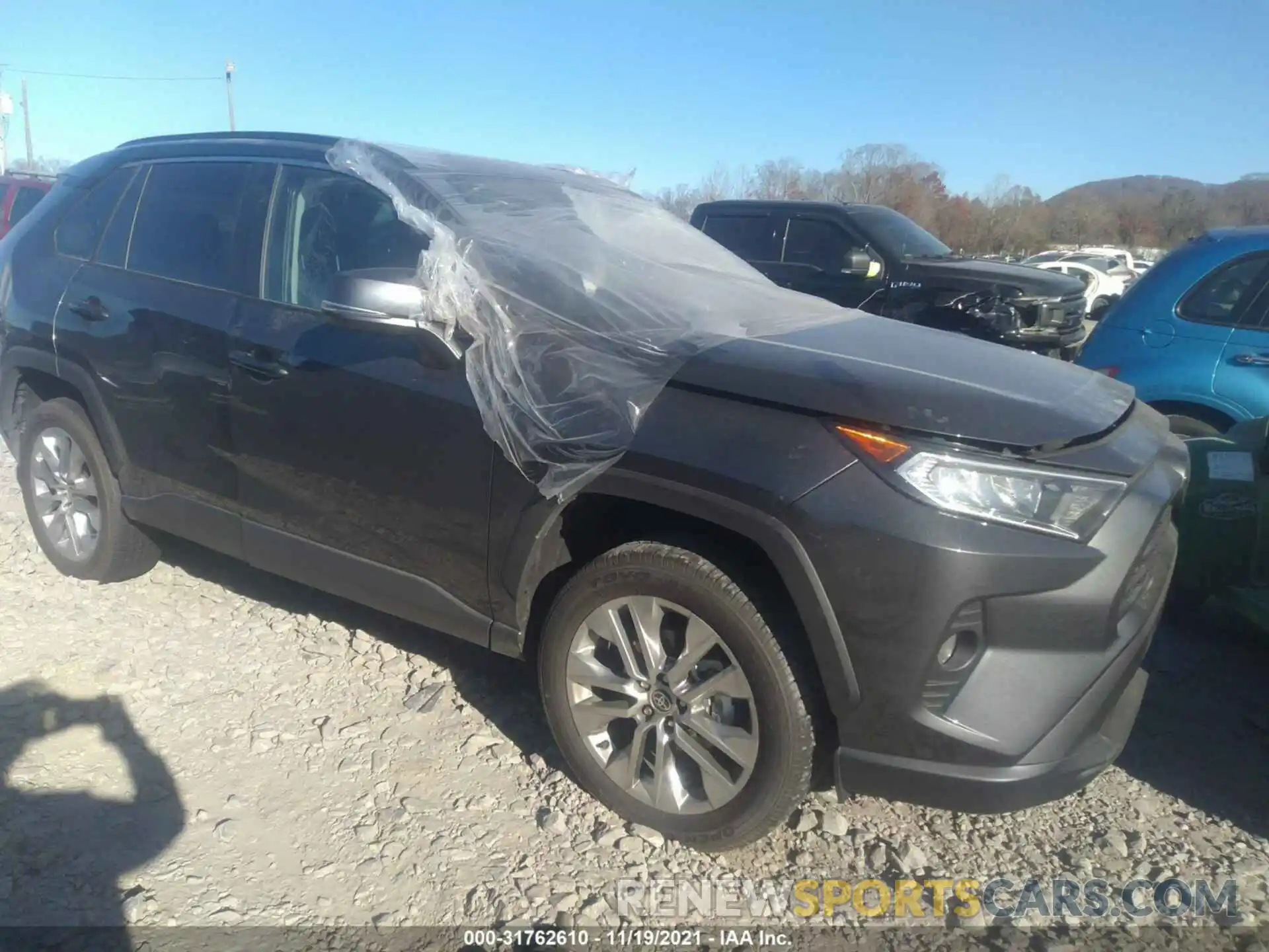 1 Photograph of a damaged car 2T3C1RFV8MC152550 TOYOTA RAV4 2021