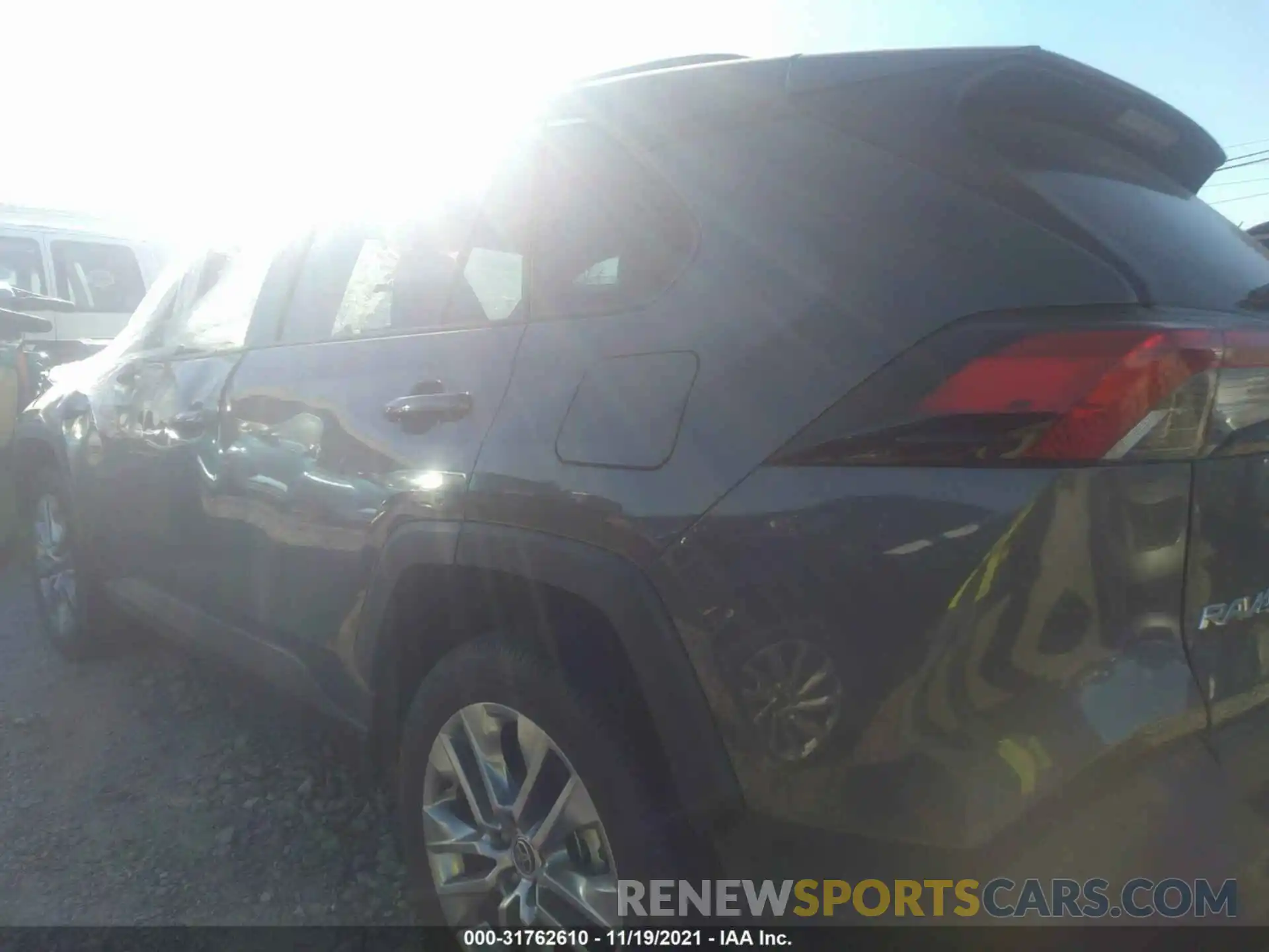 3 Photograph of a damaged car 2T3C1RFV8MC152550 TOYOTA RAV4 2021