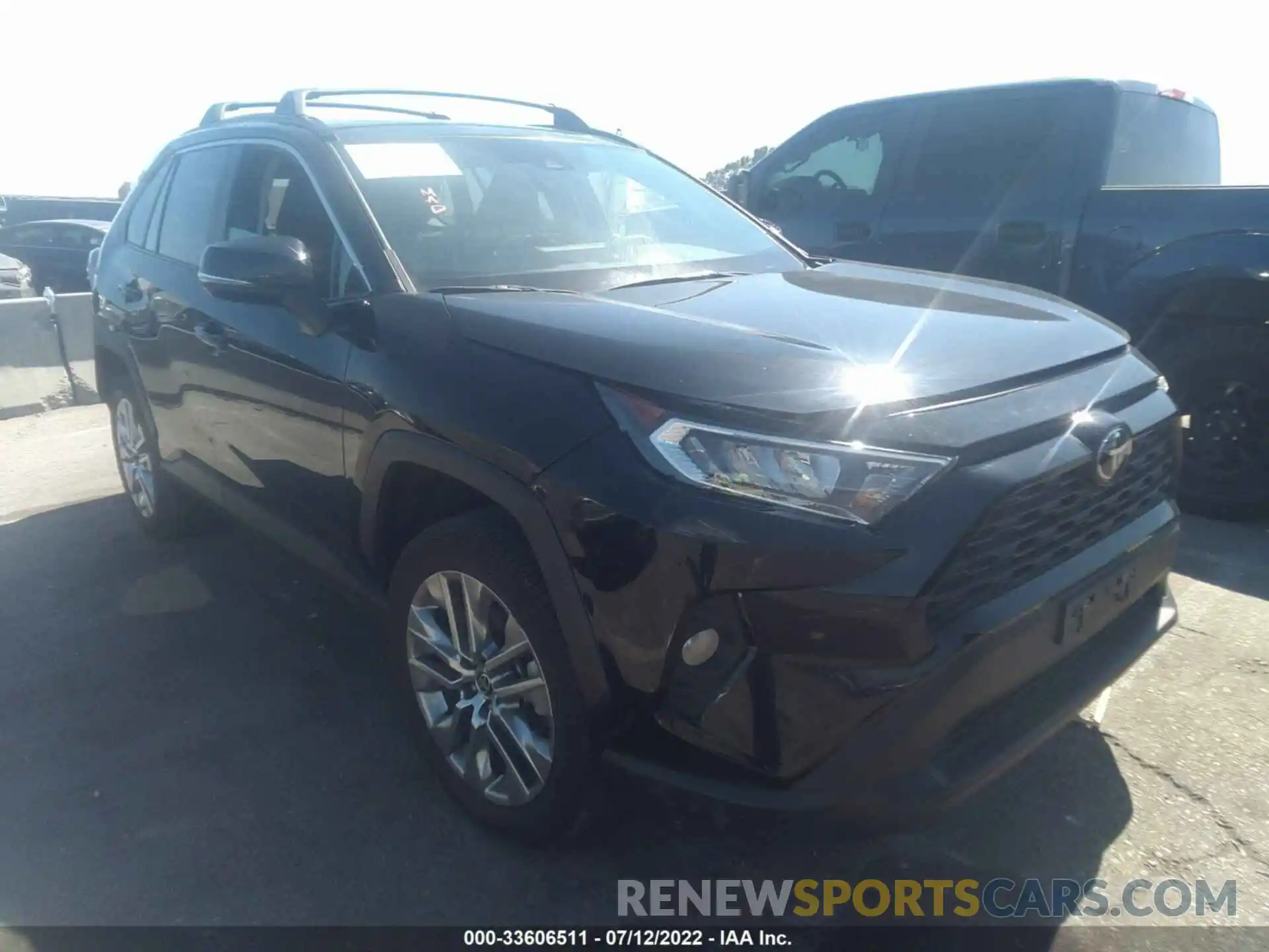 1 Photograph of a damaged car 2T3C1RFV8MC172409 TOYOTA RAV4 2021