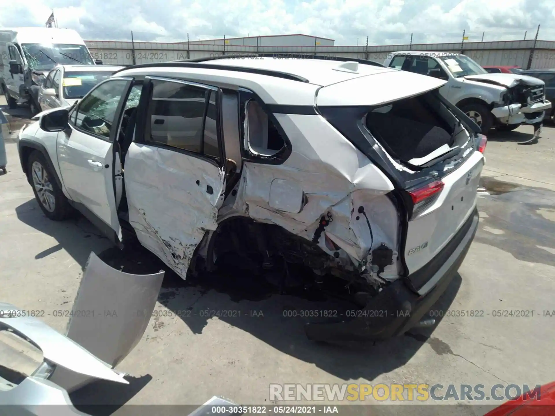 3 Photograph of a damaged car 2T3C1RFV8MW112810 TOYOTA RAV4 2021