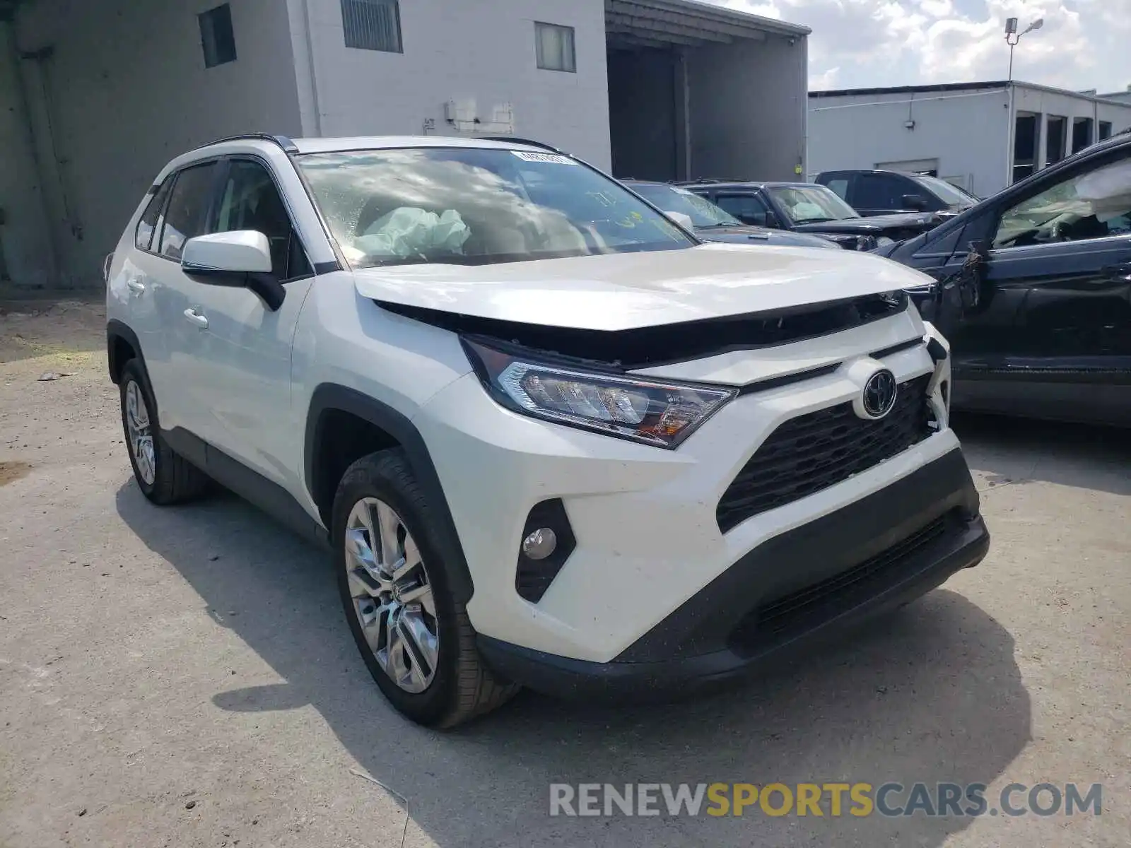 1 Фотография поврежденного автомобиля 2T3C1RFV8MW130949 TOYOTA RAV4 2021