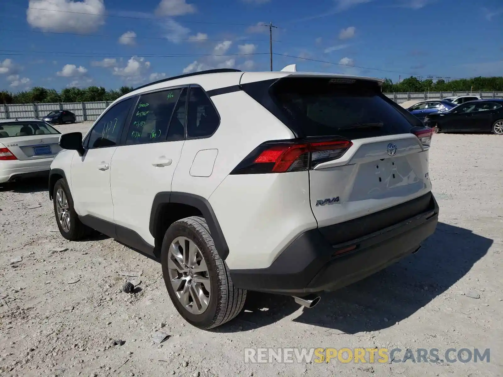 3 Photograph of a damaged car 2T3C1RFV8MW138694 TOYOTA RAV4 2021