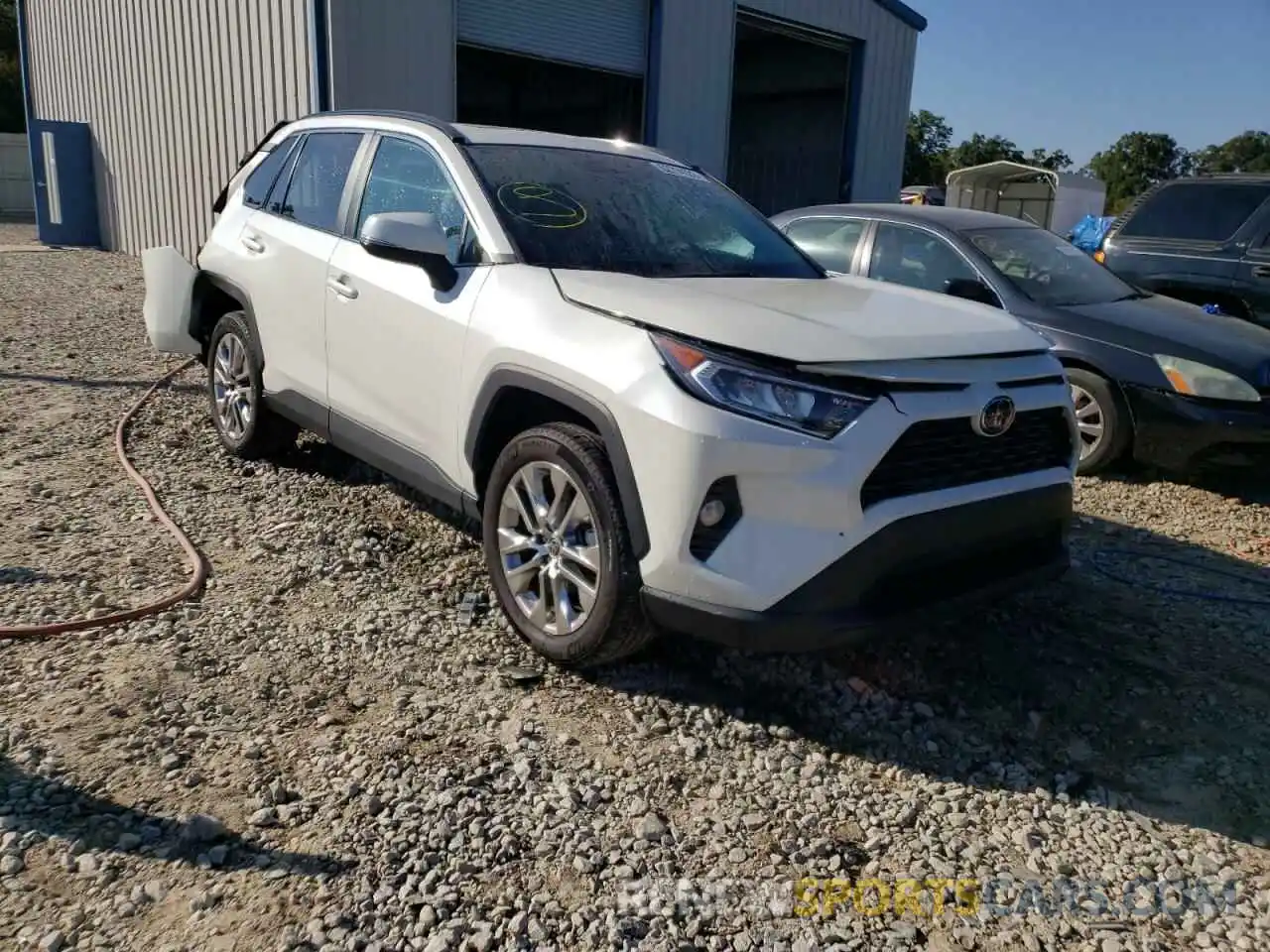 1 Фотография поврежденного автомобиля 2T3C1RFV8MW165698 TOYOTA RAV4 2021