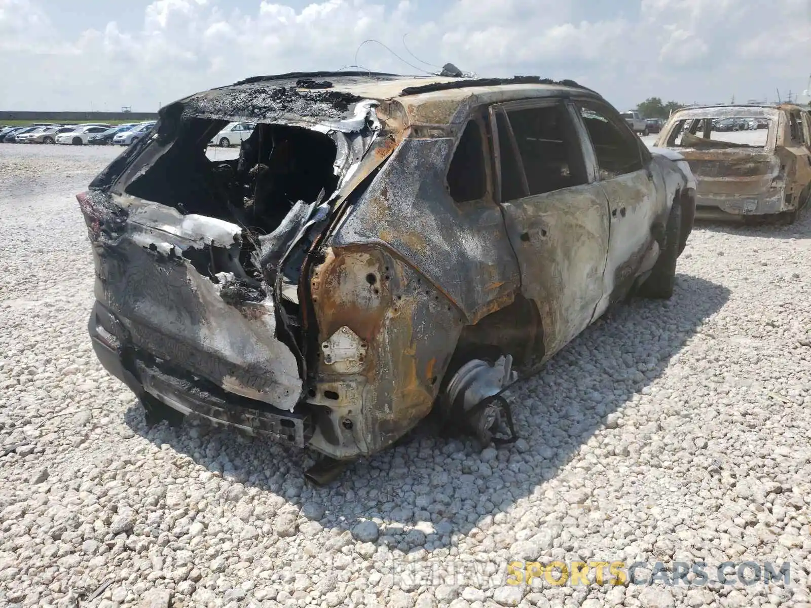 4 Photograph of a damaged car 2T3C1RFV9MC102045 TOYOTA RAV4 2021