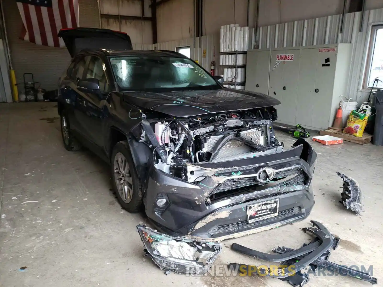 1 Photograph of a damaged car 2T3C1RFV9MC111862 TOYOTA RAV4 2021