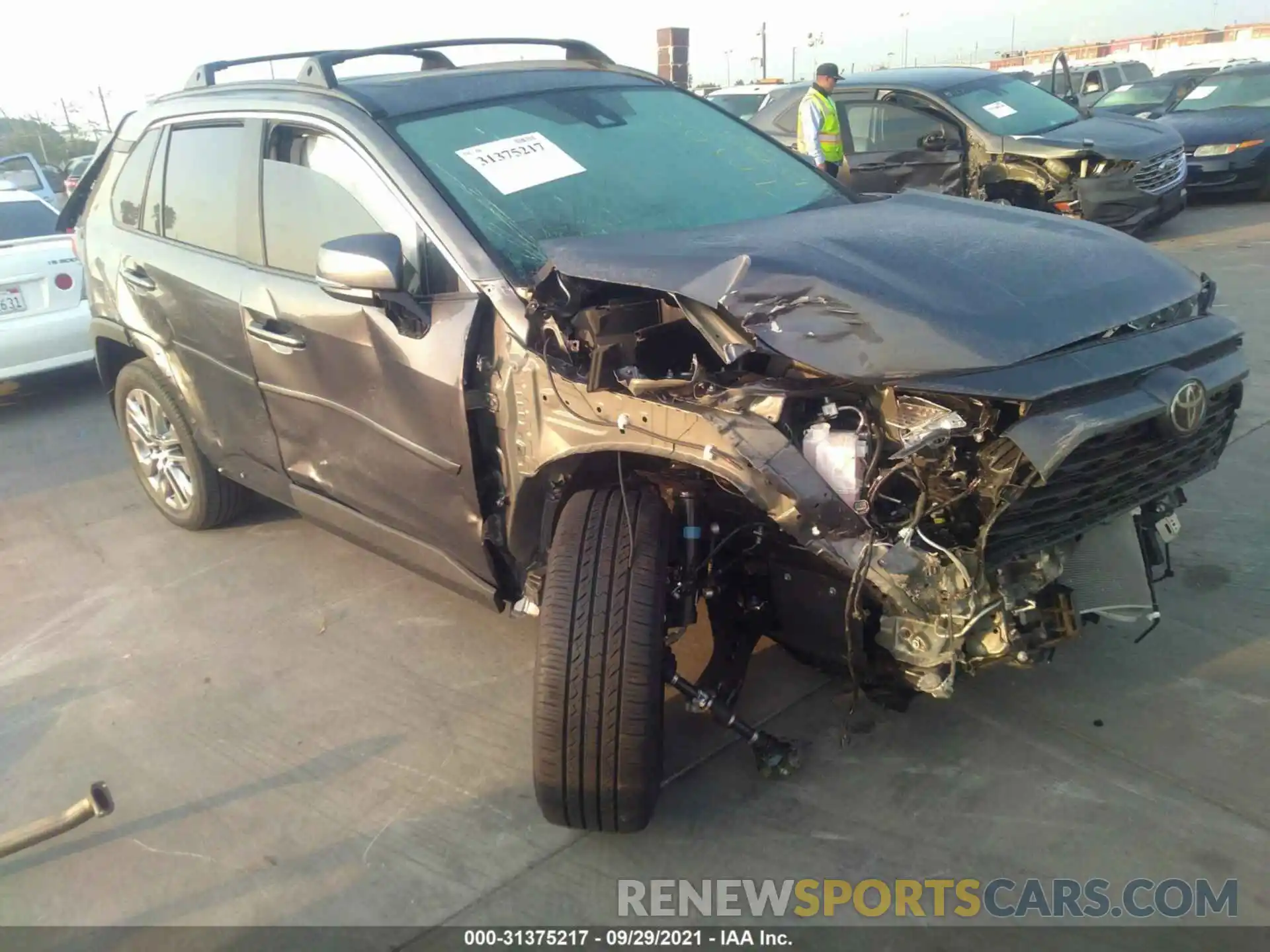 1 Photograph of a damaged car 2T3C1RFV9MC137801 TOYOTA RAV4 2021