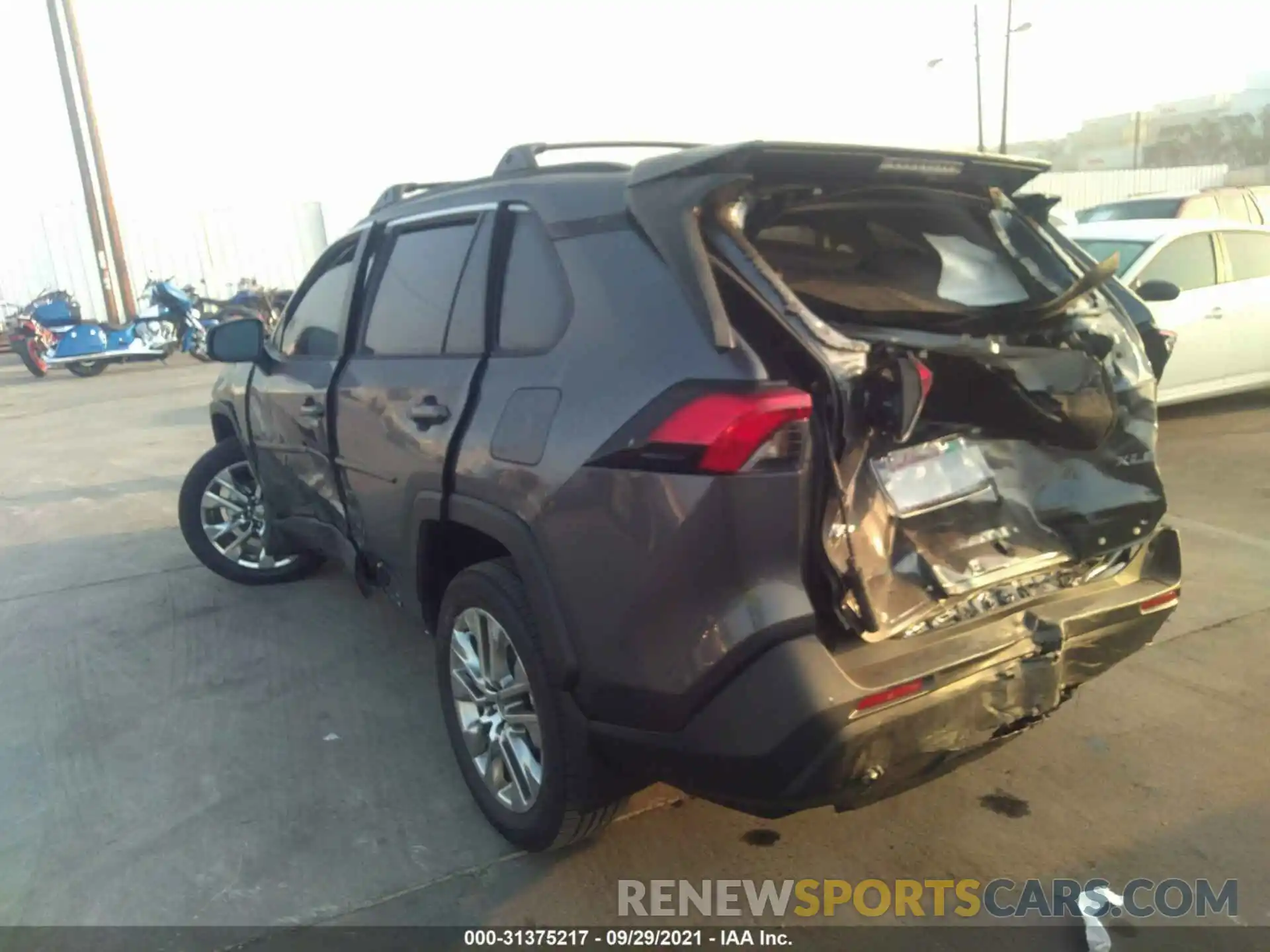 3 Фотография поврежденного автомобиля 2T3C1RFV9MC137801 TOYOTA RAV4 2021