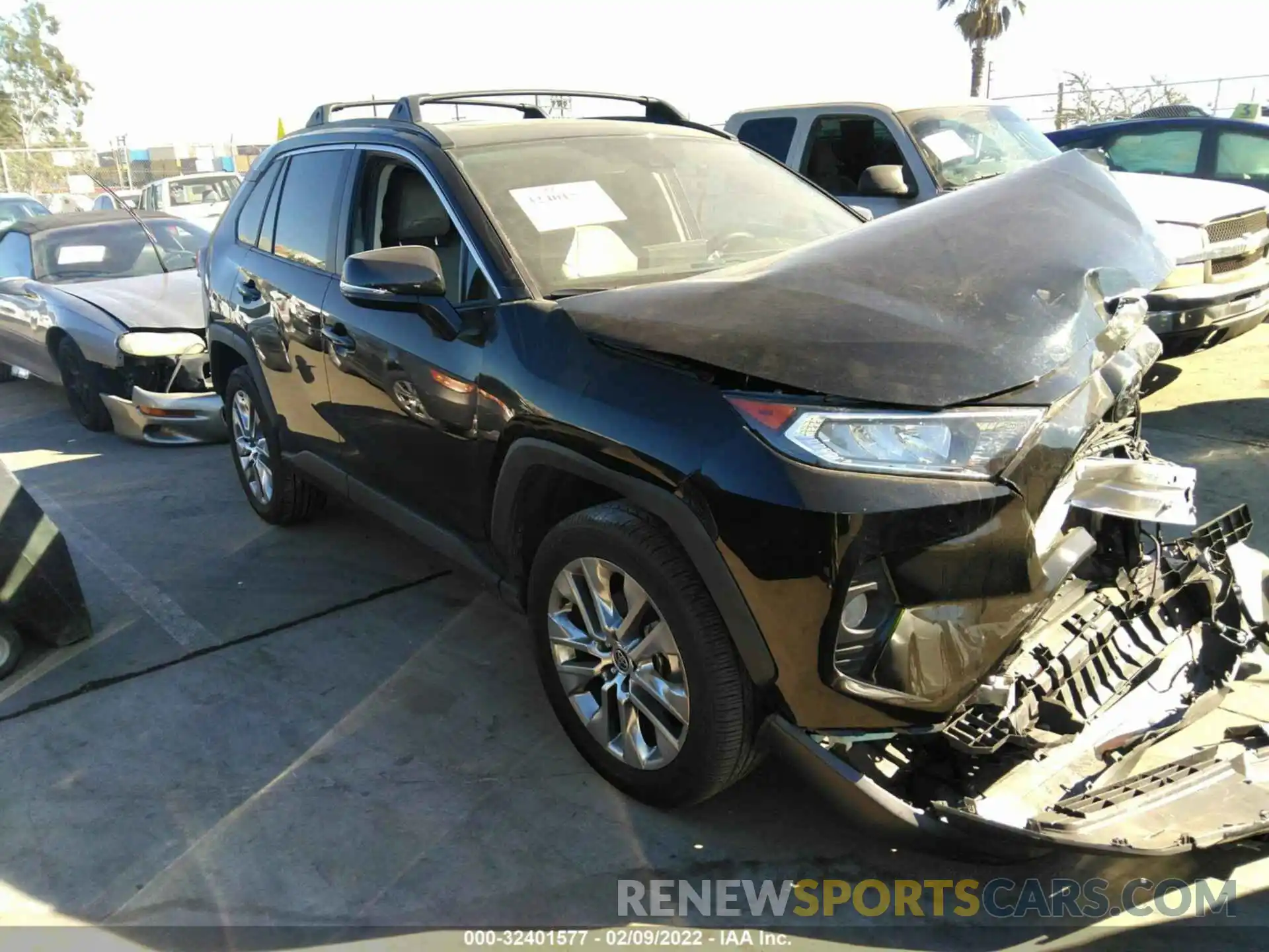 1 Photograph of a damaged car 2T3C1RFV9MC140021 TOYOTA RAV4 2021