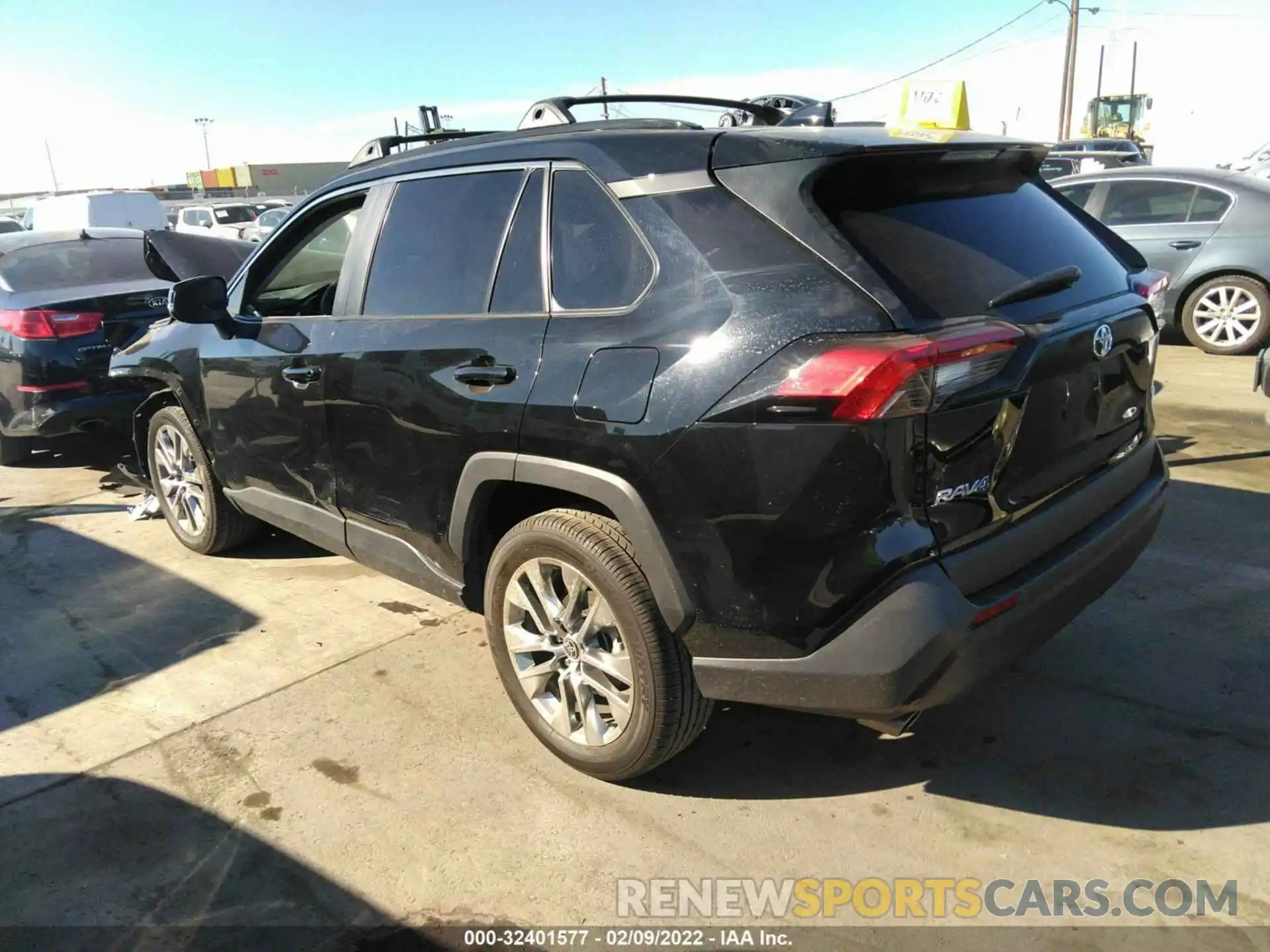 3 Photograph of a damaged car 2T3C1RFV9MC140021 TOYOTA RAV4 2021