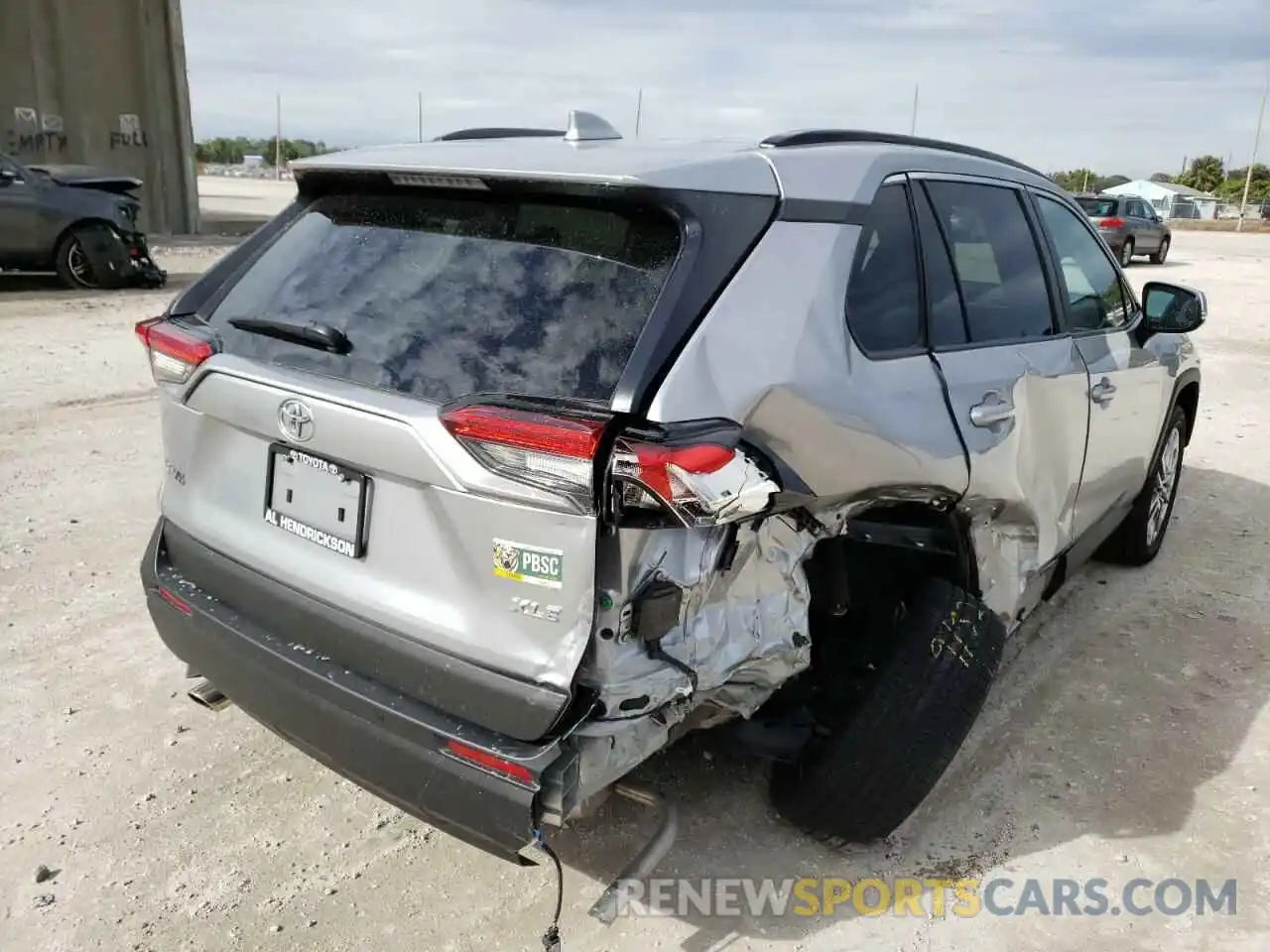 4 Photograph of a damaged car 2T3C1RFV9MC142559 TOYOTA RAV4 2021