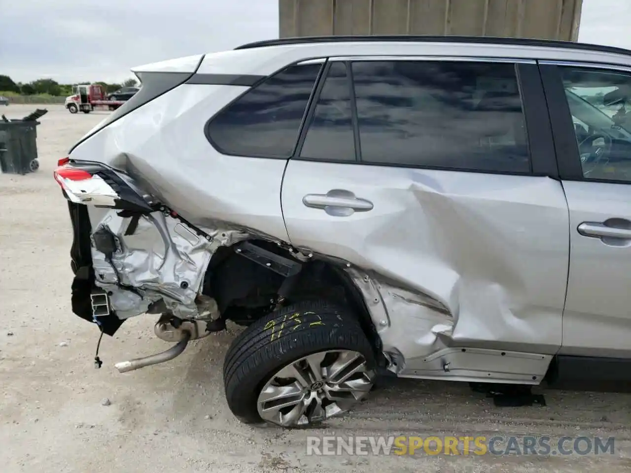 9 Photograph of a damaged car 2T3C1RFV9MC142559 TOYOTA RAV4 2021