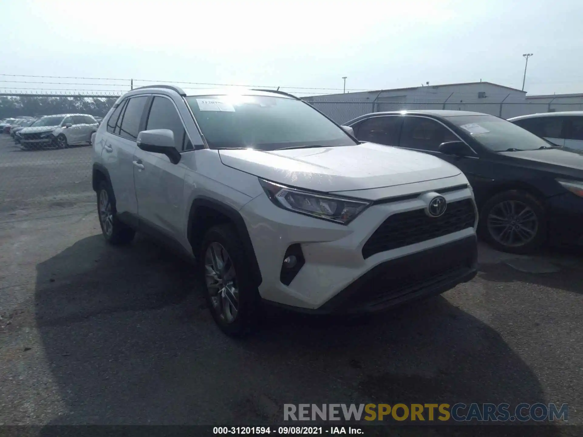 1 Фотография поврежденного автомобиля 2T3C1RFV9MW140857 TOYOTA RAV4 2021