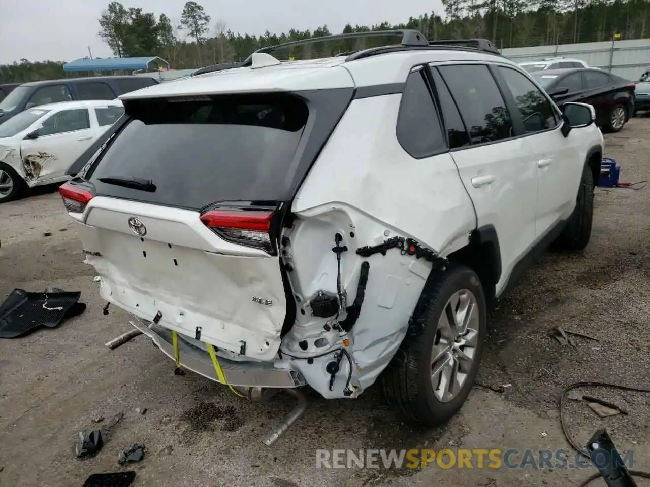 4 Photograph of a damaged car 2T3C1RFV9MW152796 TOYOTA RAV4 2021