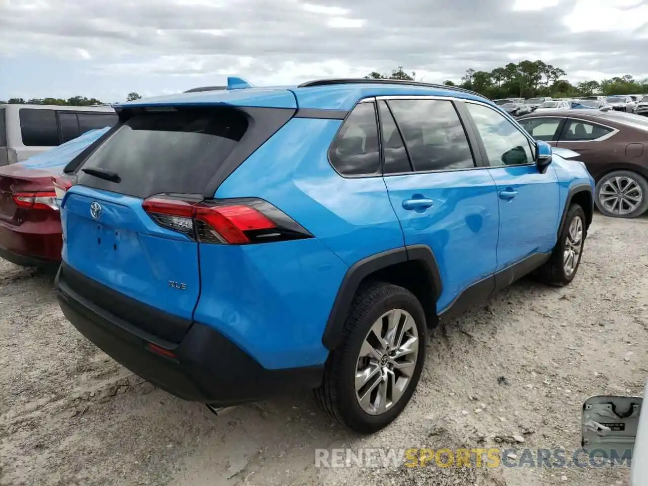 4 Photograph of a damaged car 2T3C1RFV9MW163216 TOYOTA RAV4 2021